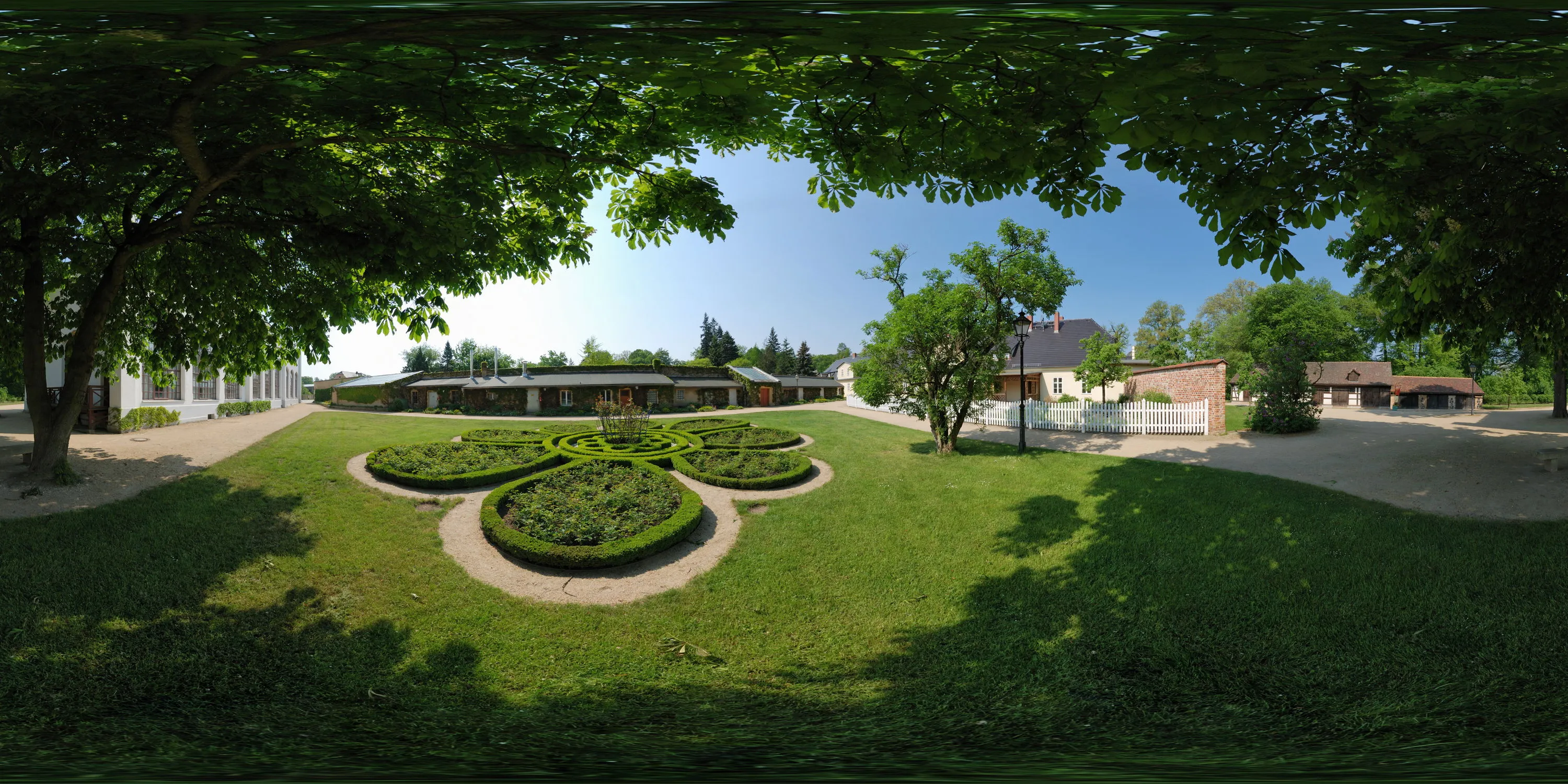 360 Grad Panorama Ansicht: Schloßvorwerk und Orangerie in Bad Muskau