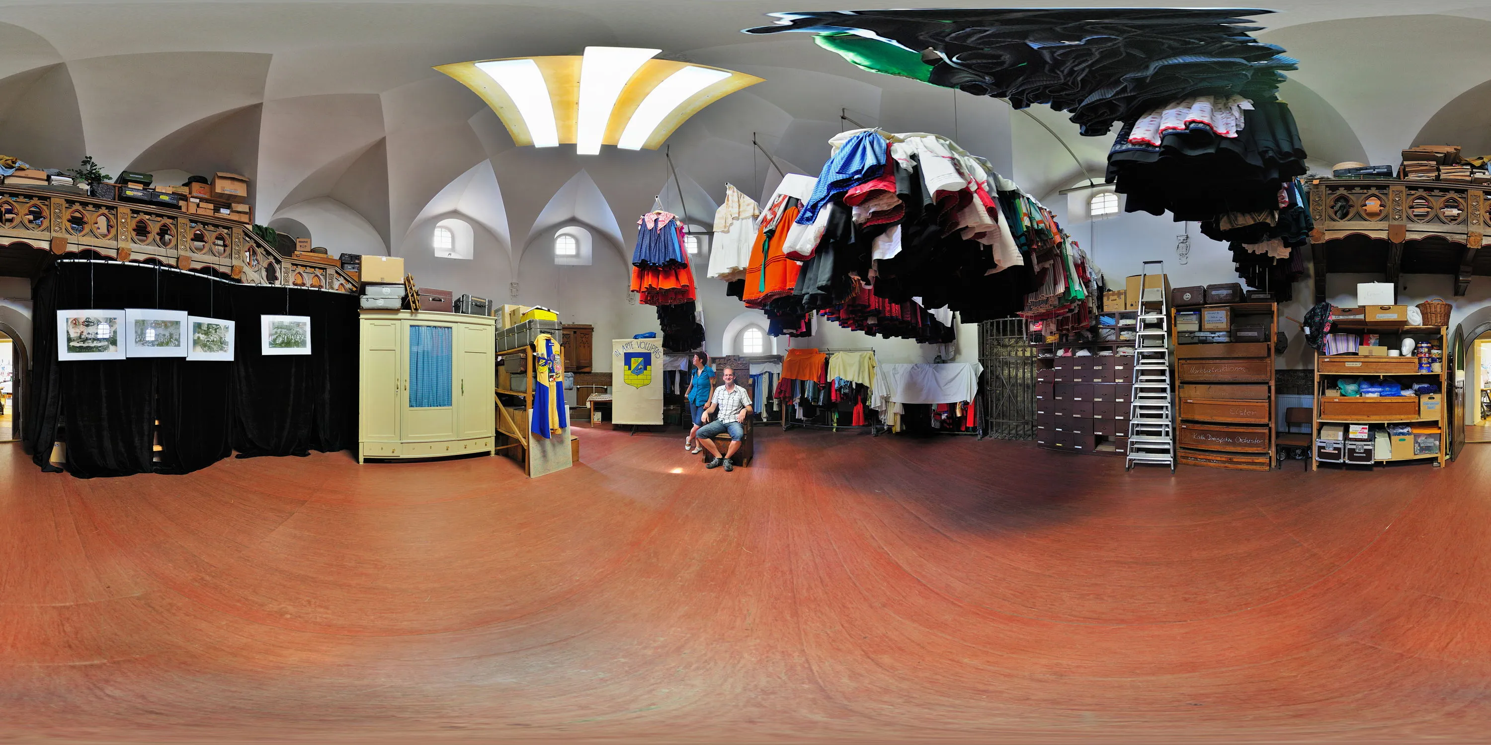 360 Grad Panorama Ansicht: Röhrscheidbastei - Requisitenkammer in Sorbisches National-Ensemble