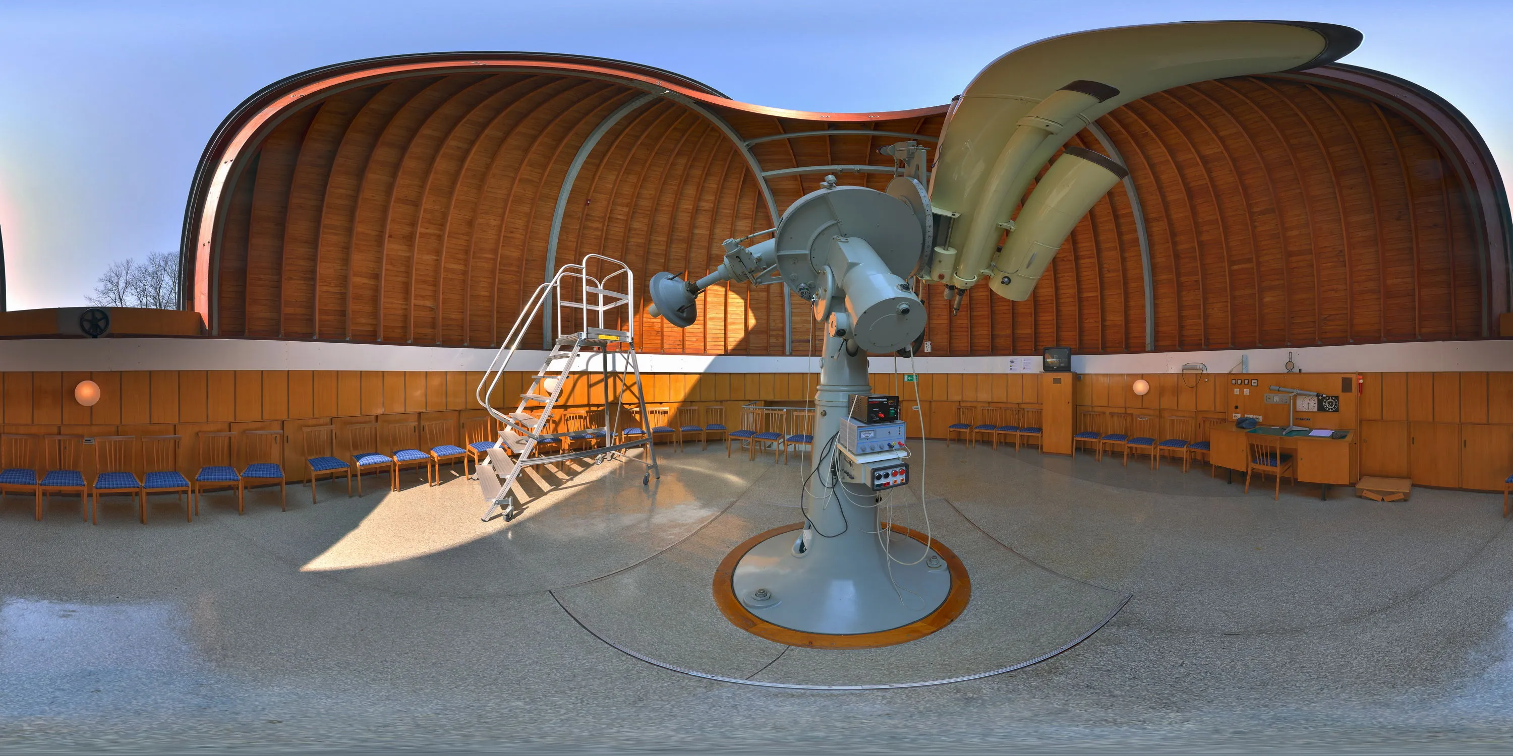 360 Grad Panorama Ansicht: Große Beobachtungskuppel in Schulsternwarte -Johannes Franz-
