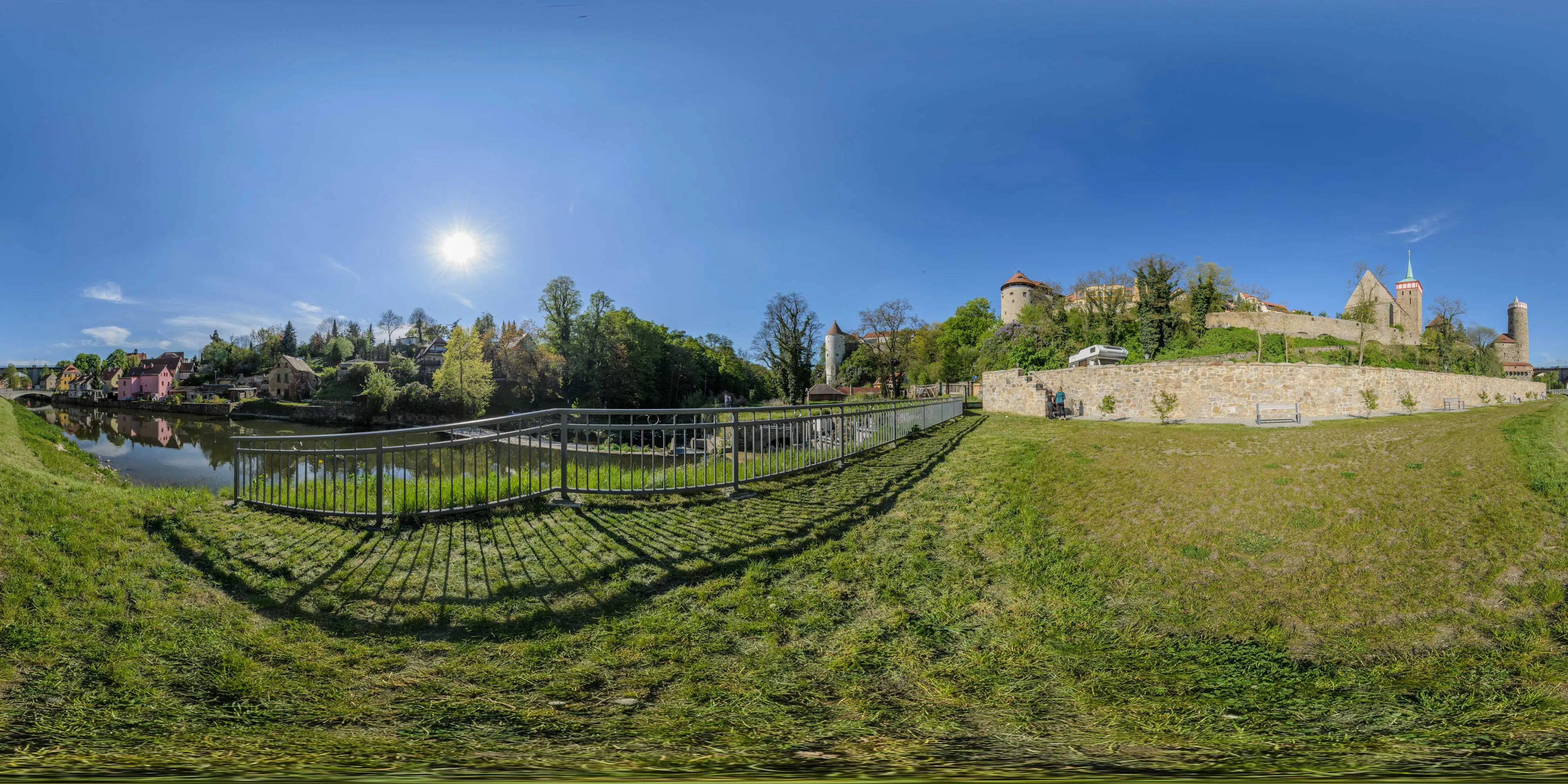 360 Grad Panorama Ansicht: Uferstraße in Bautzen in Frühling 2017