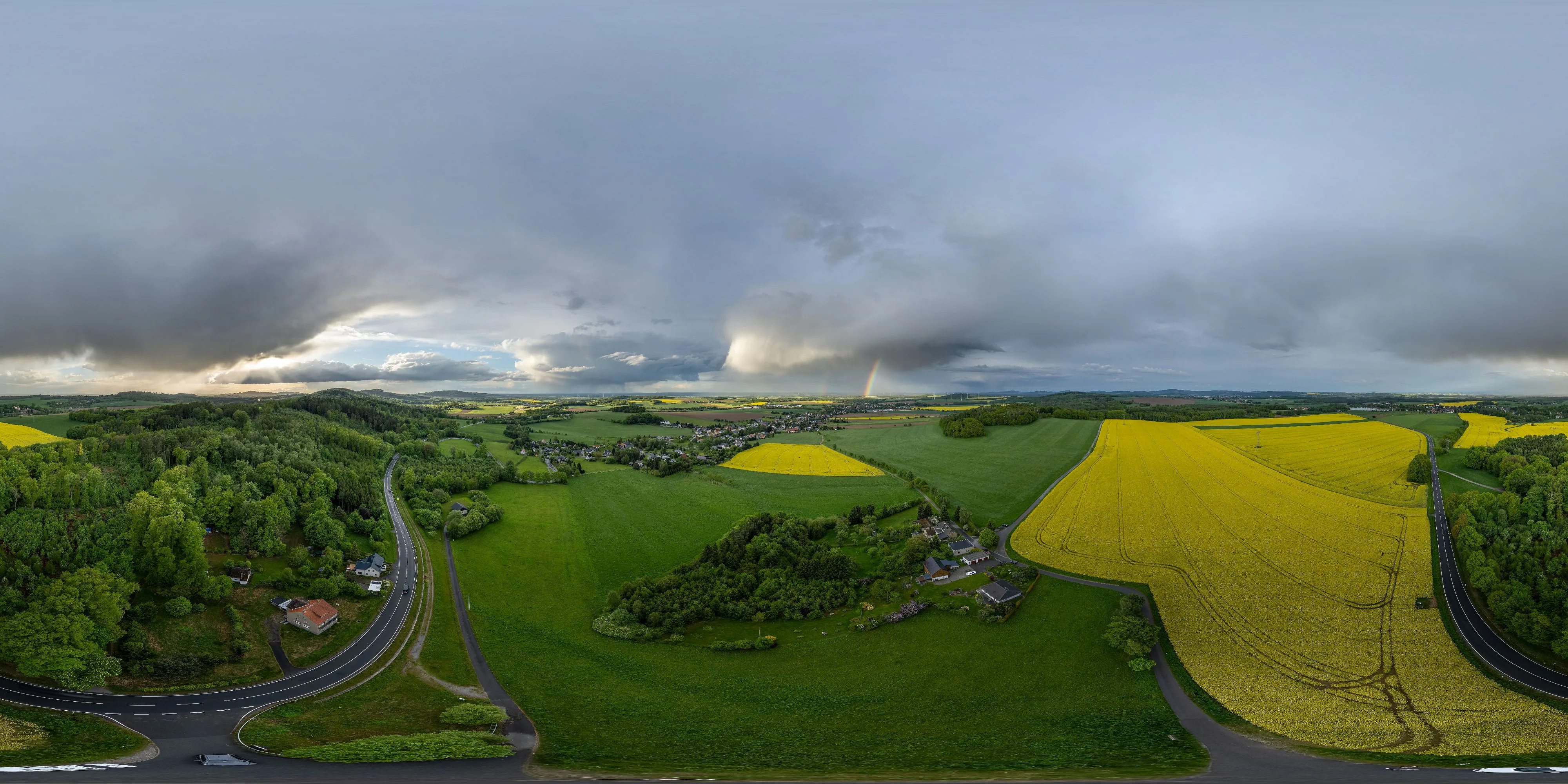 360 Grad Panorama Ansicht: Regenbogen über Burkau in Oberlausitz