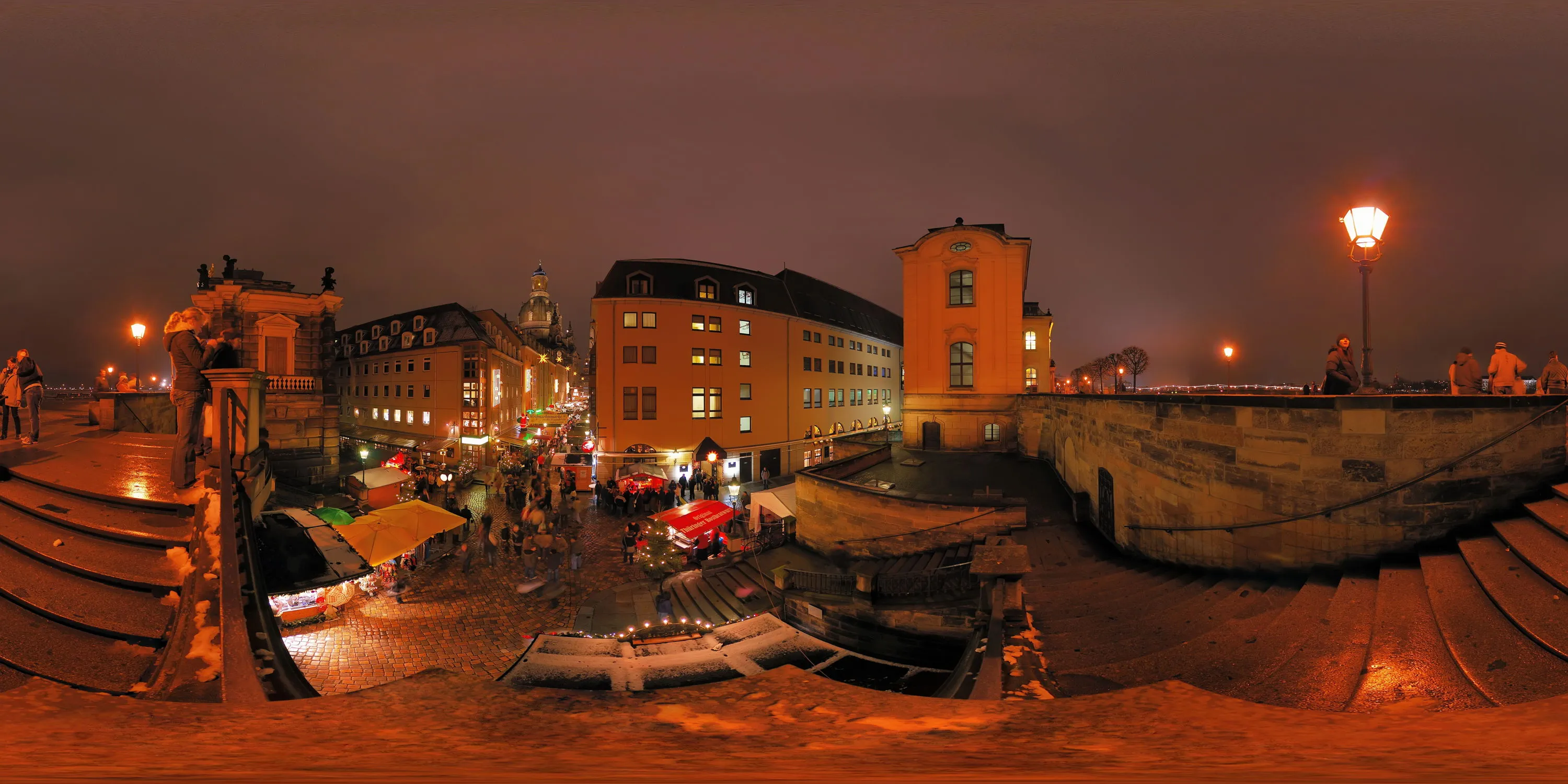 360 Grad Panorama Ansicht: Weihnachtsmarkt an der Frauenkirche in Winter 2008/2009
