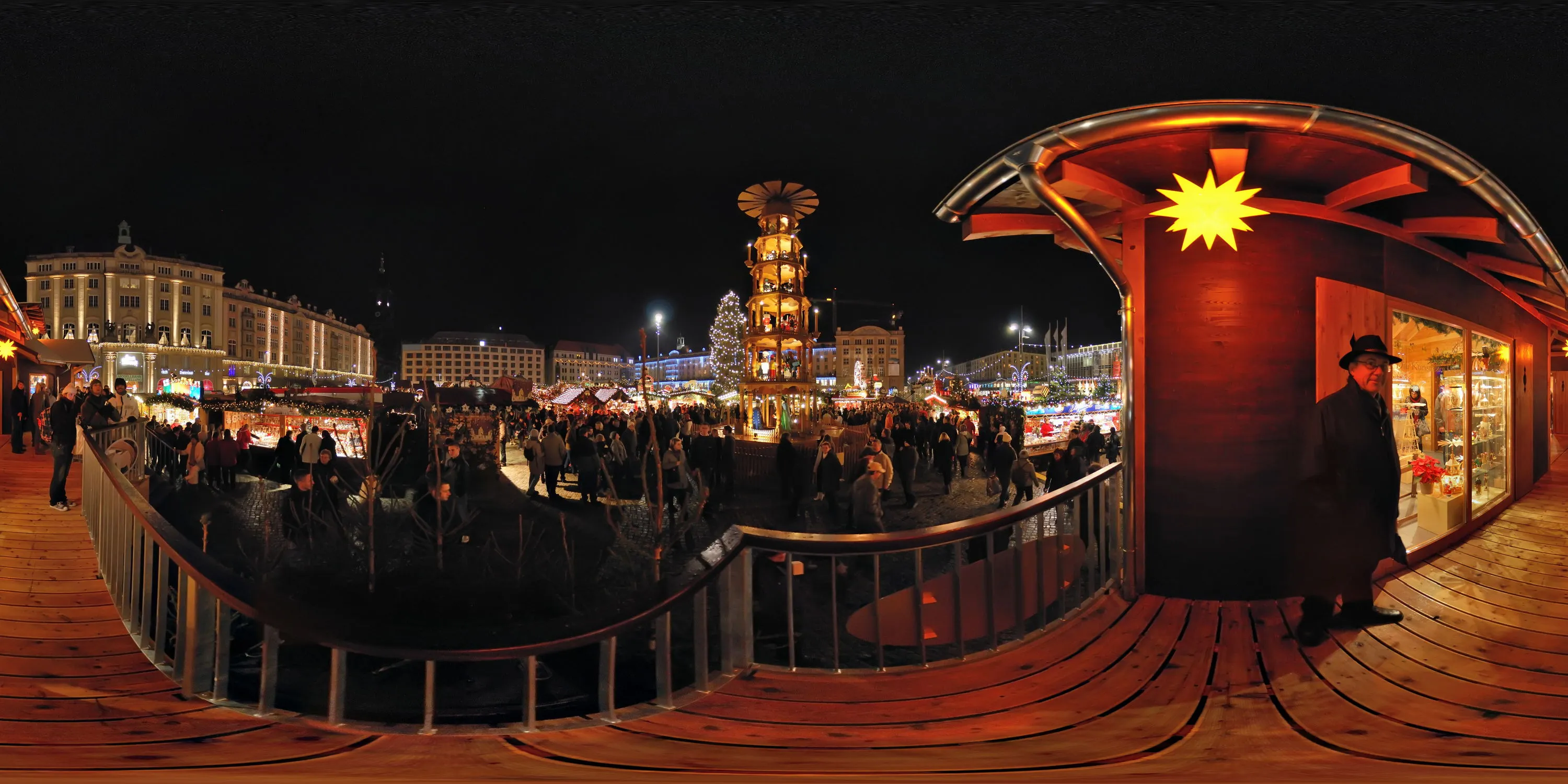 360 Grad Panorama Ansicht: 575. Striezelmarkt Dresden in Winter 2009/2010