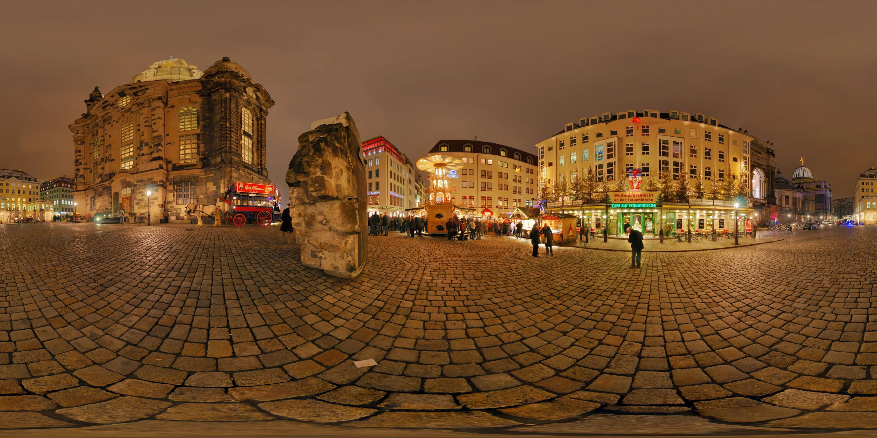 360 Grad Panorama Ansicht: Weihnachtsmarkt an der Frauenkirche in Winter 2008/2009
