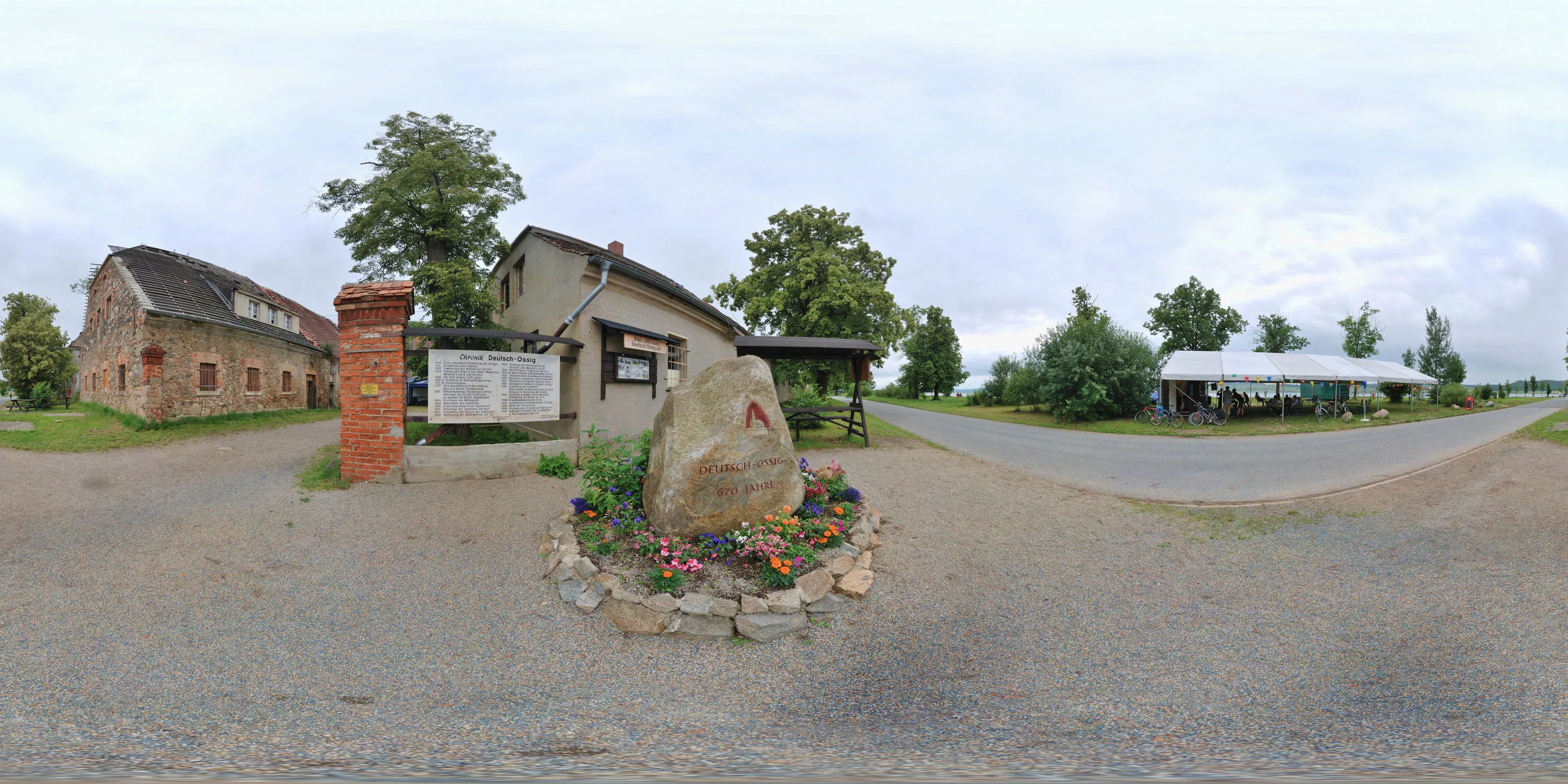 360 Grad Panorama Ansicht: Denkmal in Deutsch-Ossig
