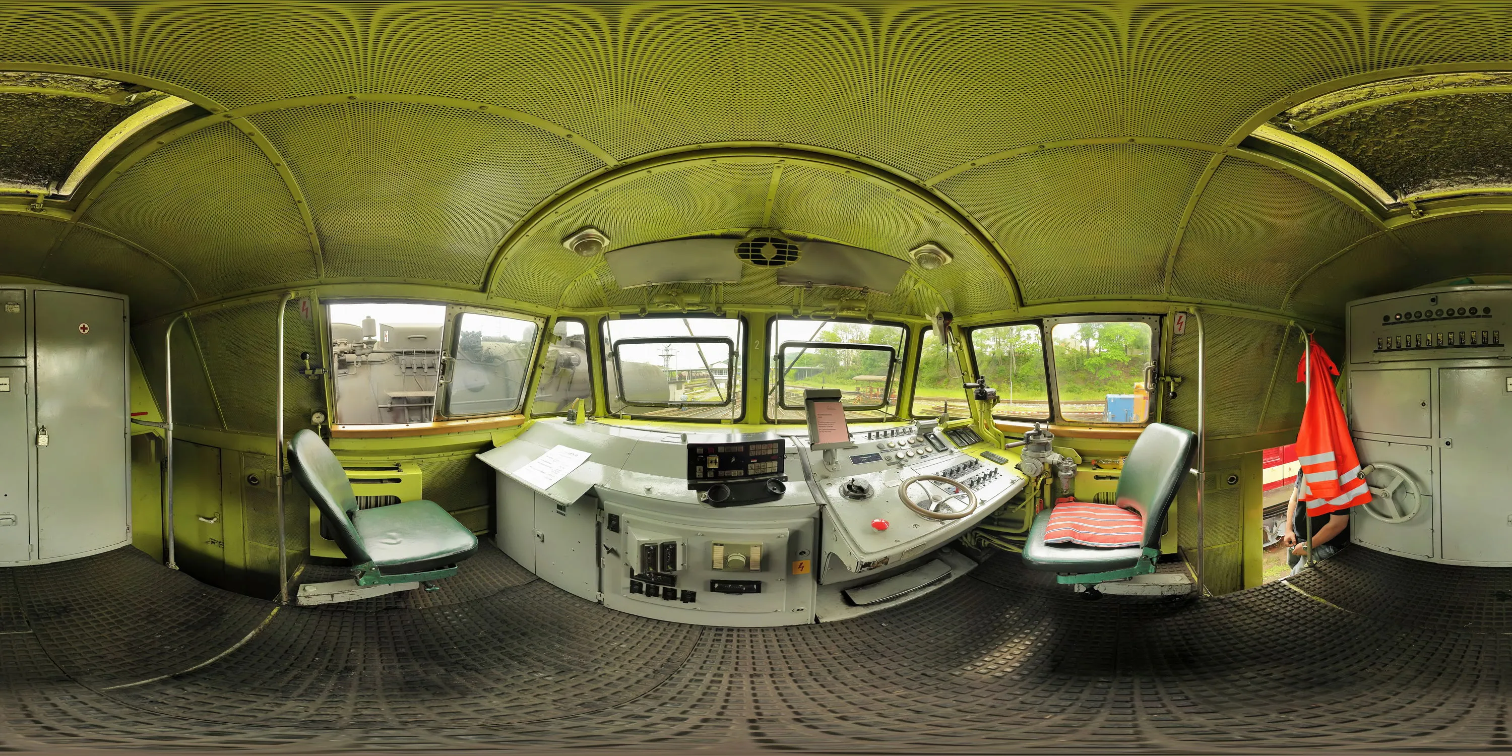 360 Grad Panorama Ansicht: Diesellok BR 119 095 in Maschinenhaus Löbau