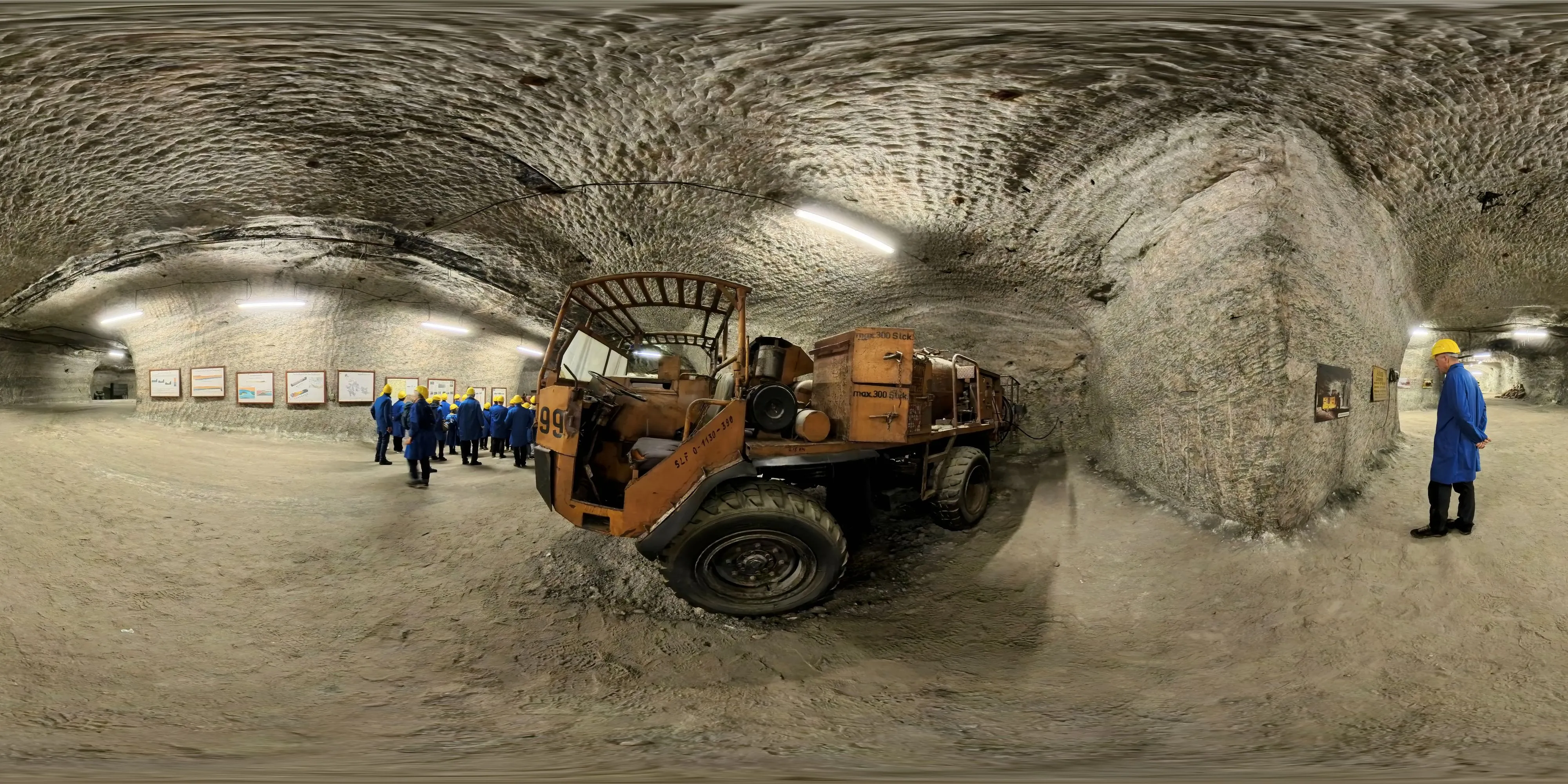 360 Grad Panorama Ansicht: Sprengstoffladefahrzeug in Erlebnisbergwerk Sondershausen