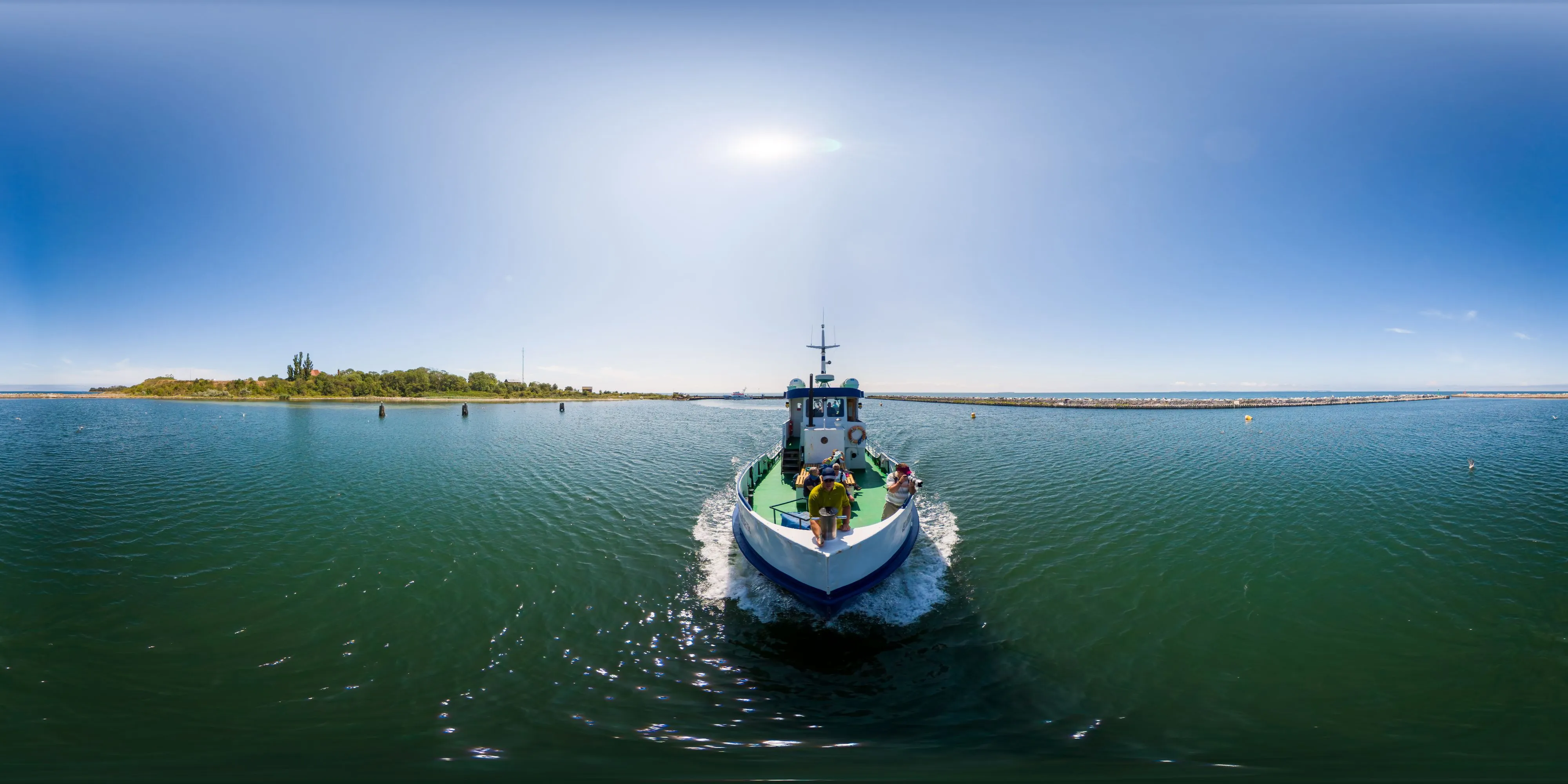 360 Grad Panorama Ansicht: MS Seeadler - Ausfahrt aus dem Hafen der Greifswalder Oie in Greifswalder Oie
