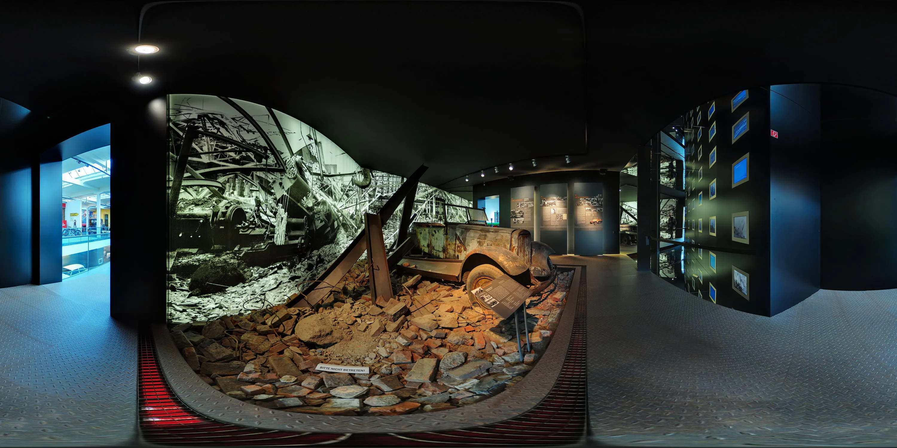 360 Grad Panorama Ansicht: Kriegsszene in August Horch Museum Zwickau