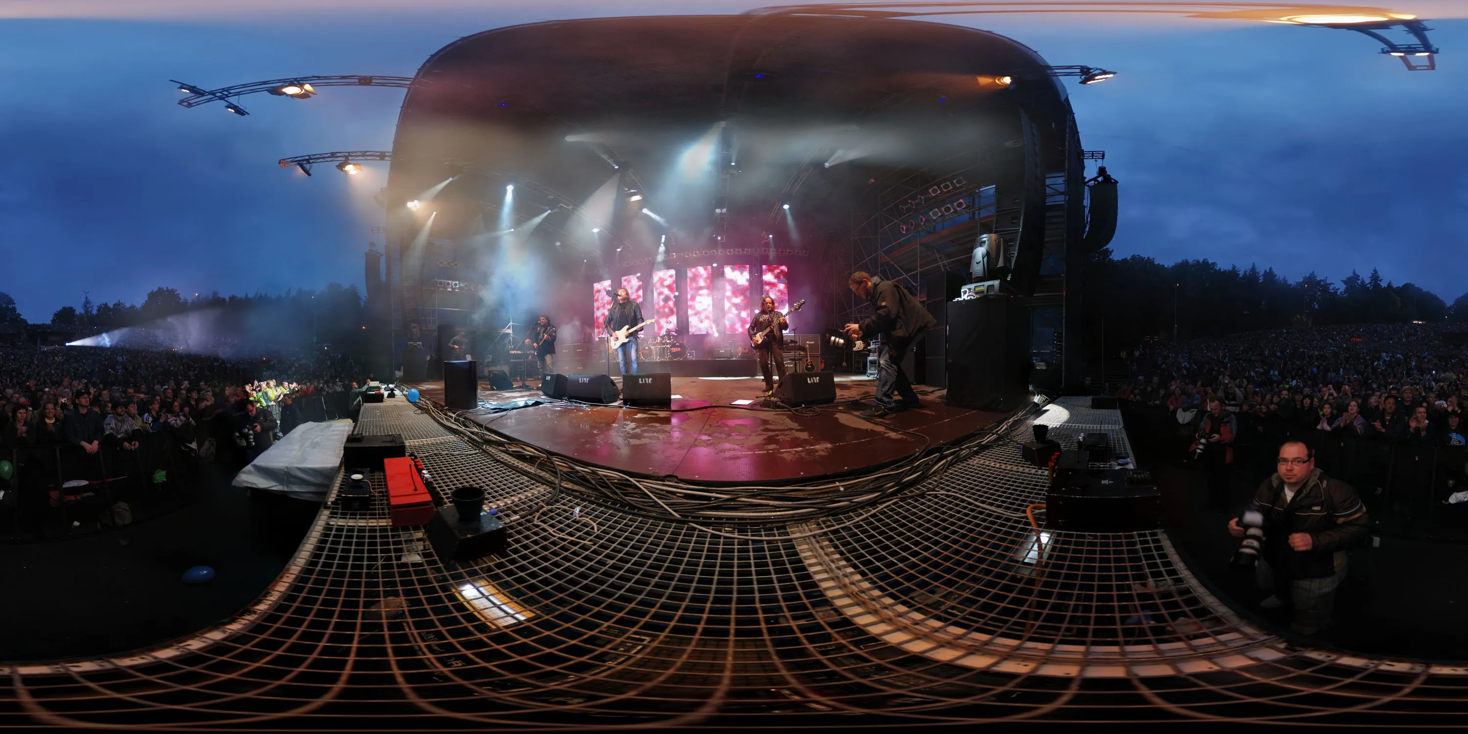 360 Grad Panorama Ansicht: Die PUHDYS auf der Hutbergbühne 2009 in Kamenz