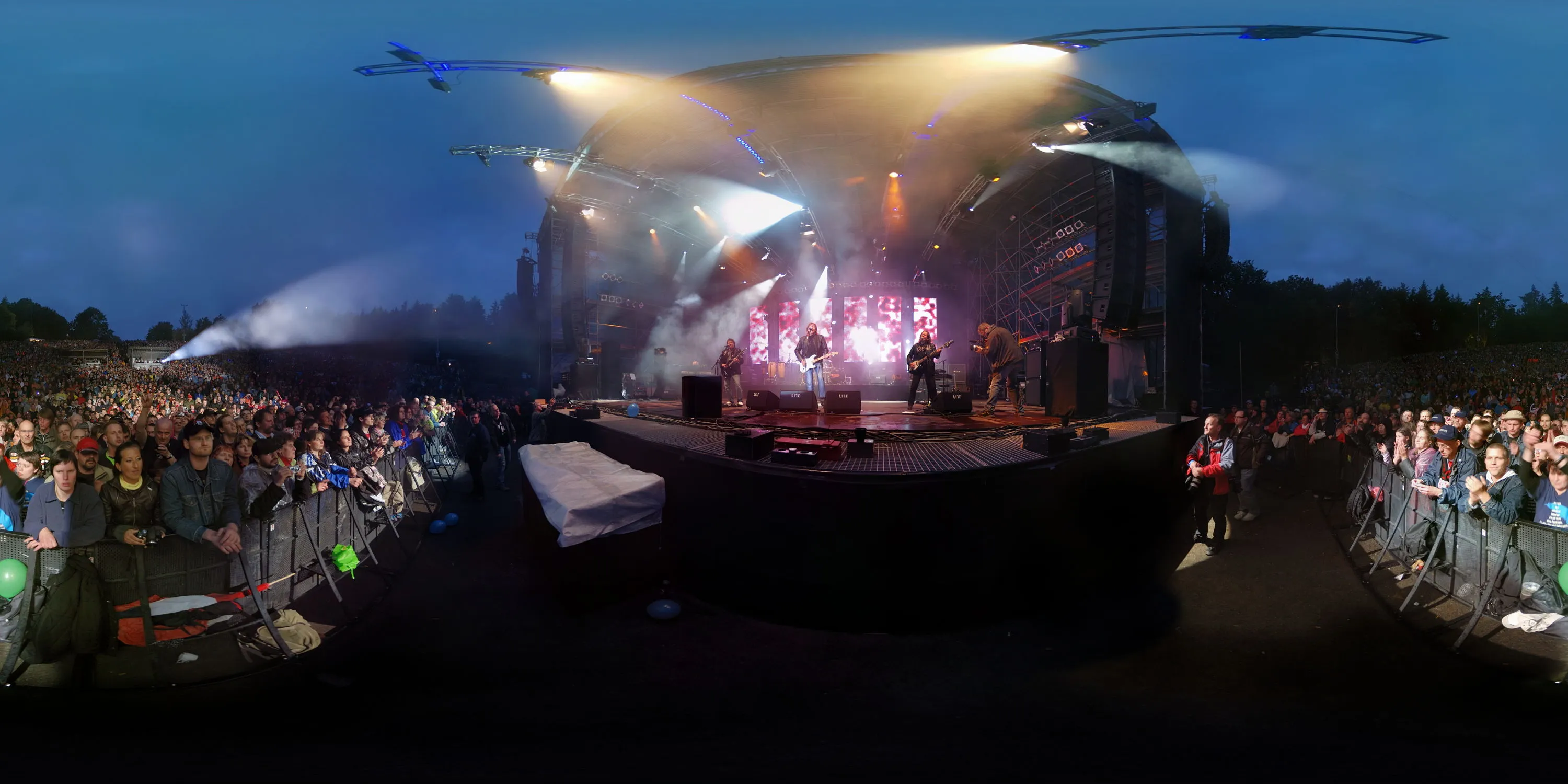 360 Grad Panorama Ansicht: Die PUHDYS auf der Hutbergbühne 2009 in Kamenz