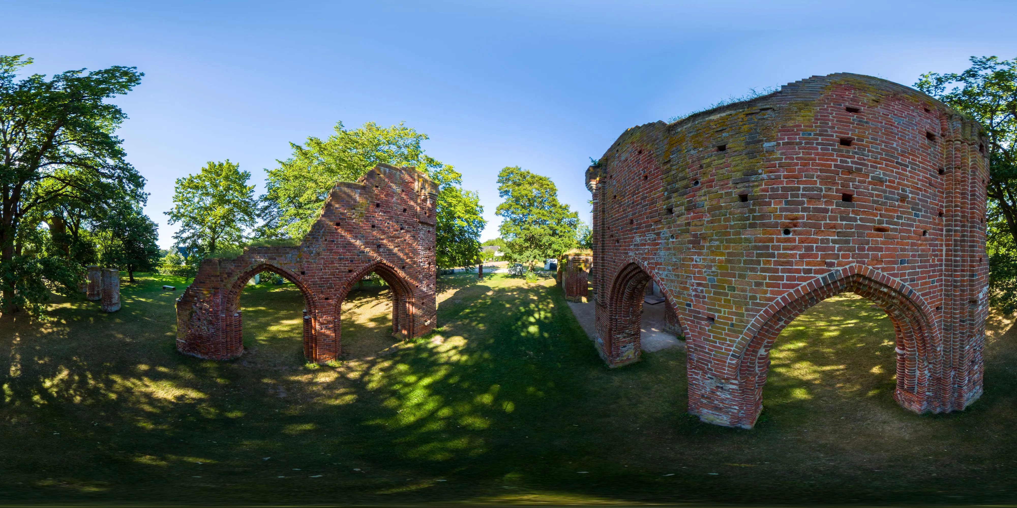 360° Panorama Ansicht: Klosterruine Eldena - Westfassade
