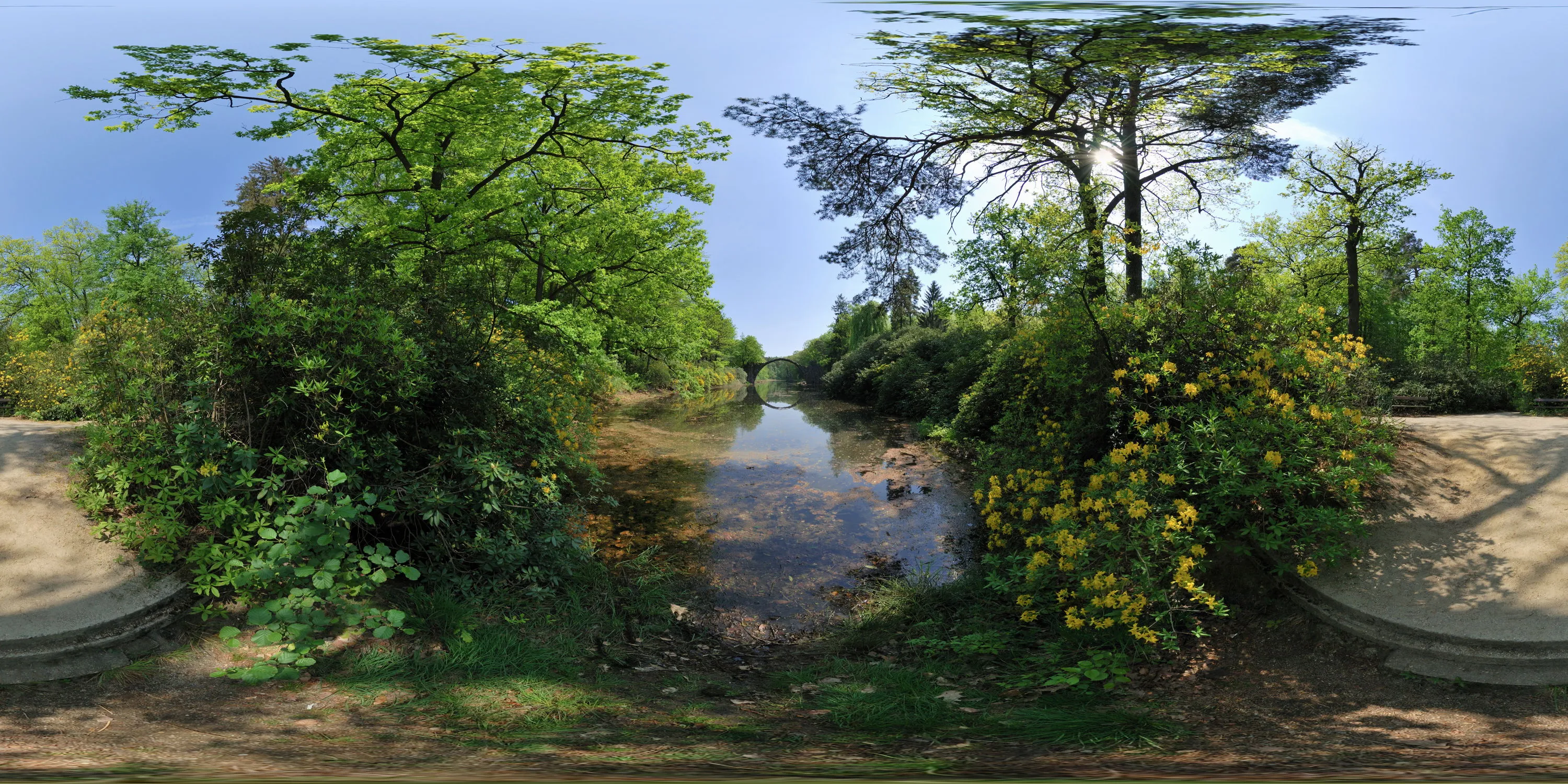 360 Grad Panorama Ansicht: Rakotzbrücke 1 in Azaleen- und Rhododendronpark