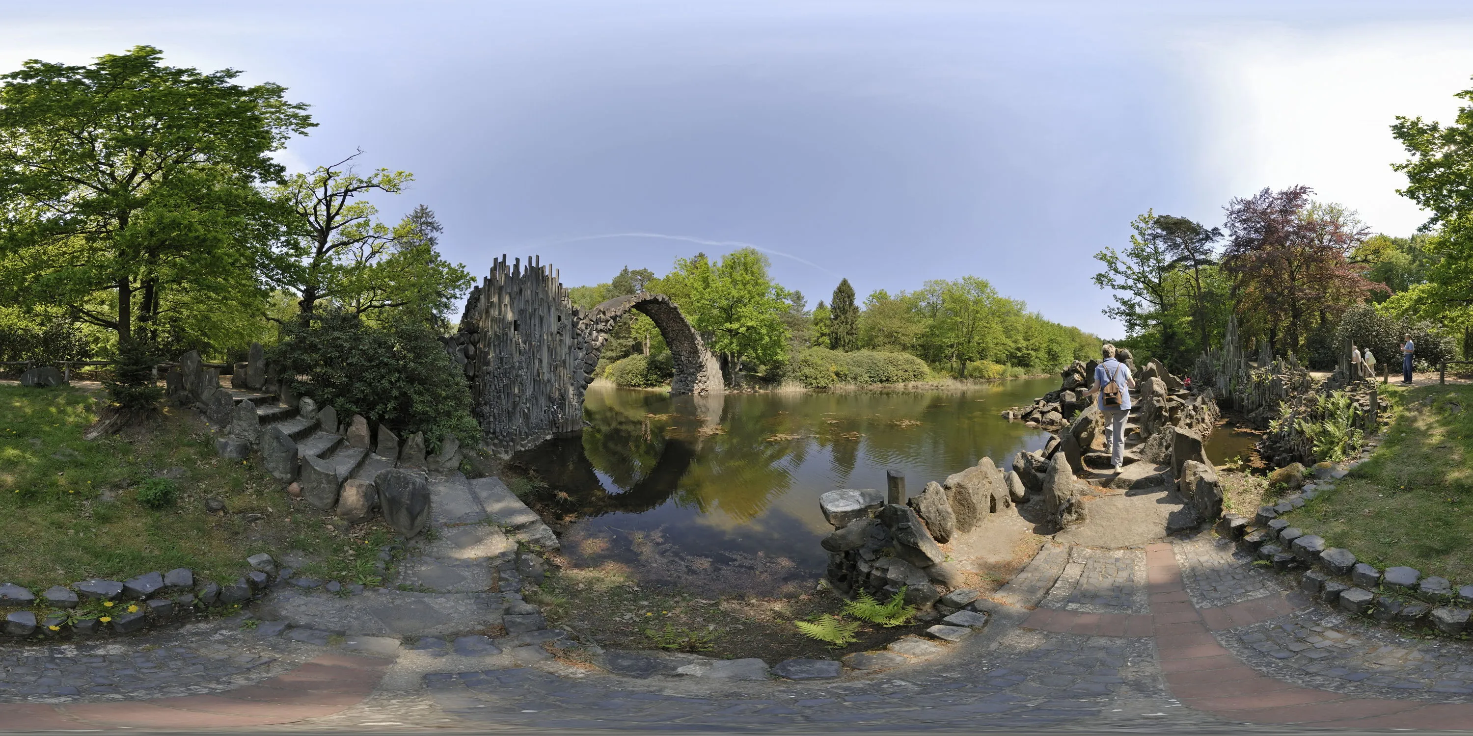 360 Grad Panorama Ansicht: Rakotzbrücke 2 in Azaleen- und Rhododendronpark