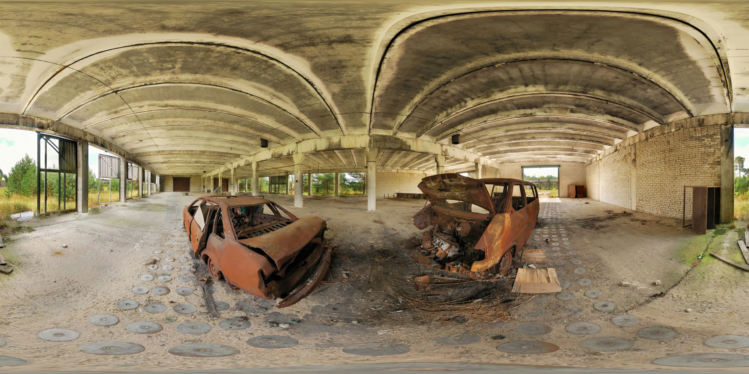 360 Grad Panorama Ansicht: Panzergarage in Russenkaserne Luckenwalde