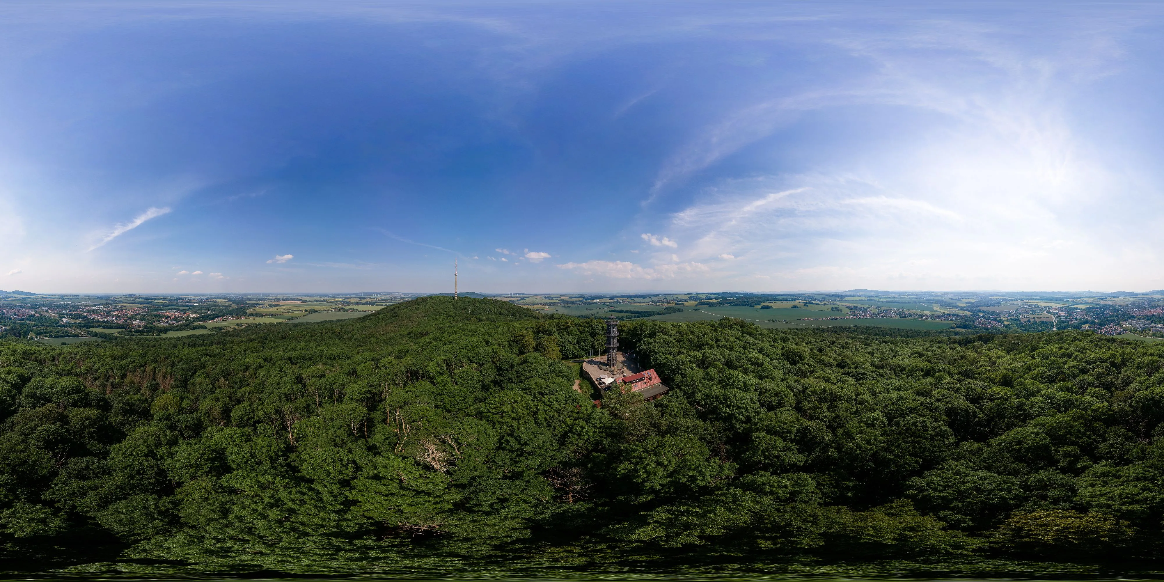 360 Grad Panorama Ansicht: König-Friedrich-August-Turm und Turmgaststätte in Löbauer Berg