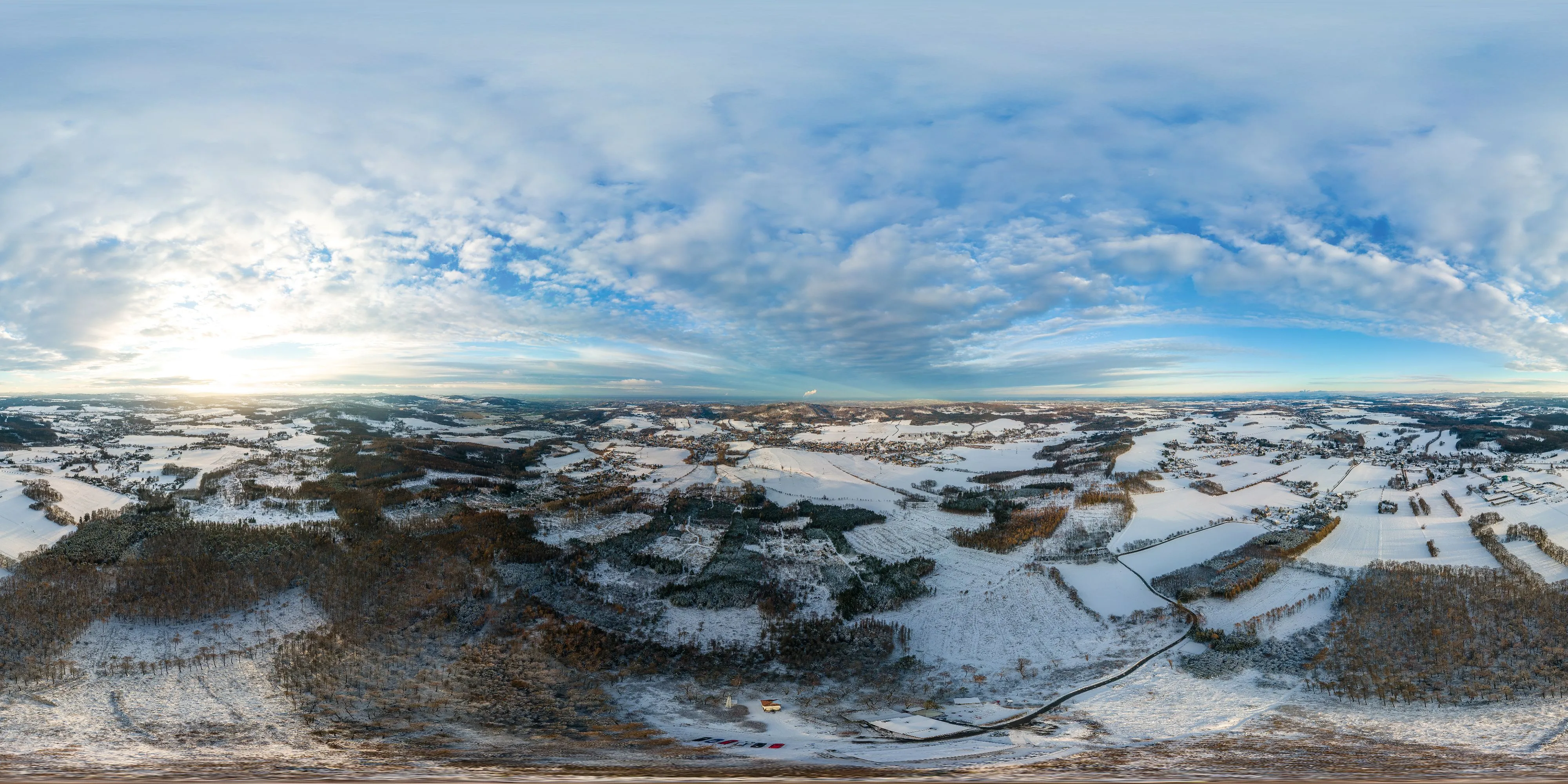 360 Grad Panorama Ansicht: Luftpanorama - Winternachmittag in Berg Bieleboh