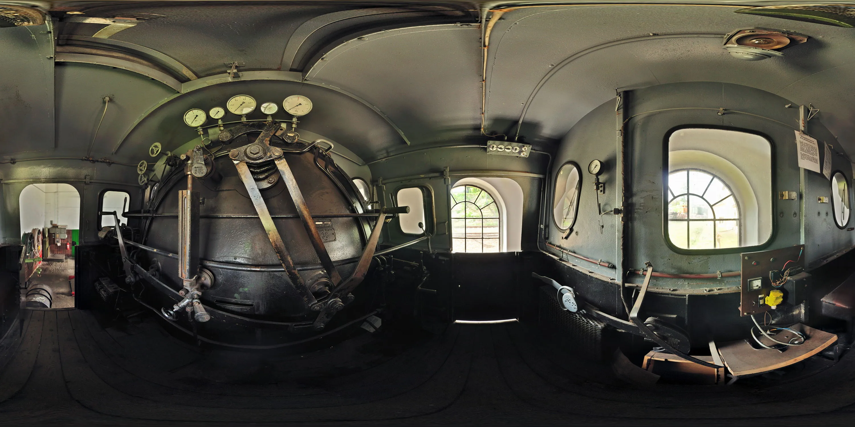 360 Grad Panorama Ansicht: Dampfspeicherlok in Maschinenhaustage 2010