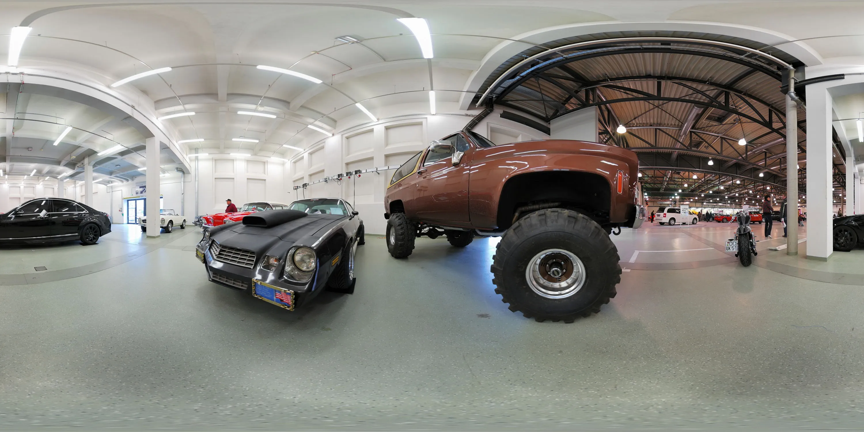 360 Grad Panorama Ansicht: US-Fahrzeuge in Dresdner auto mobil 2009