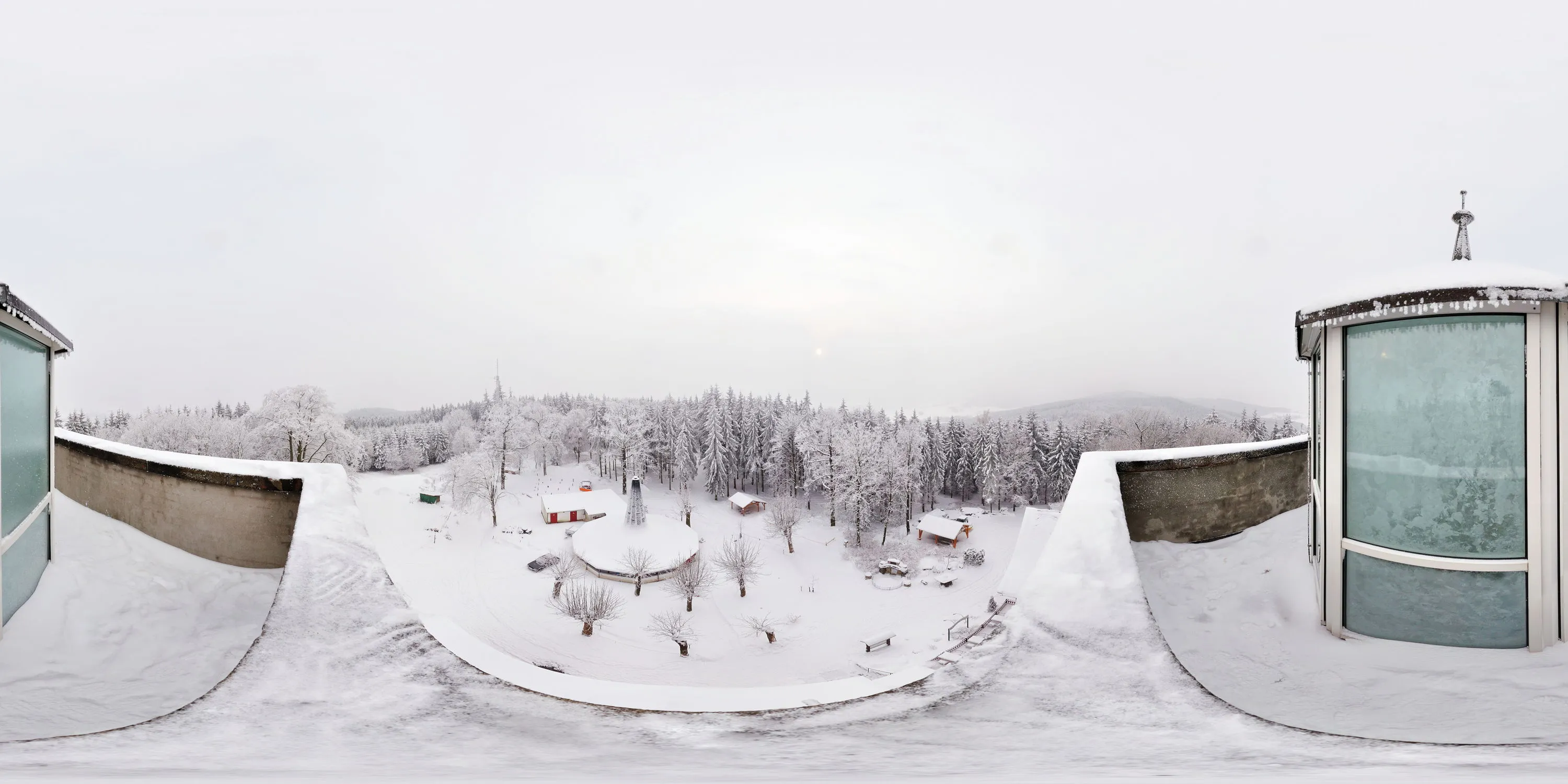 360 Grad Panorama Ansicht: Aussichtsturm Winter in Mönchswalder Berg