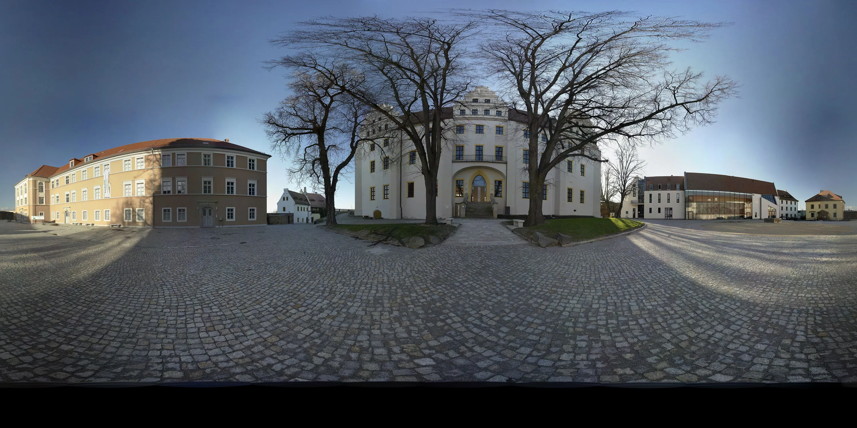 360 Grad Panorama Ansicht: Ortenburghof in Herbst 05