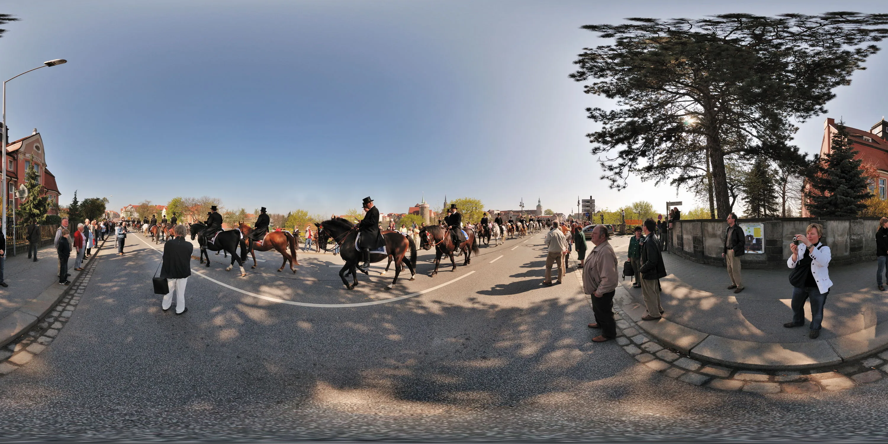 360 Grad Panorama Ansicht: Bautzener Osterreiter in Bautzen auf der Friedensbrücke in Ostern 2009