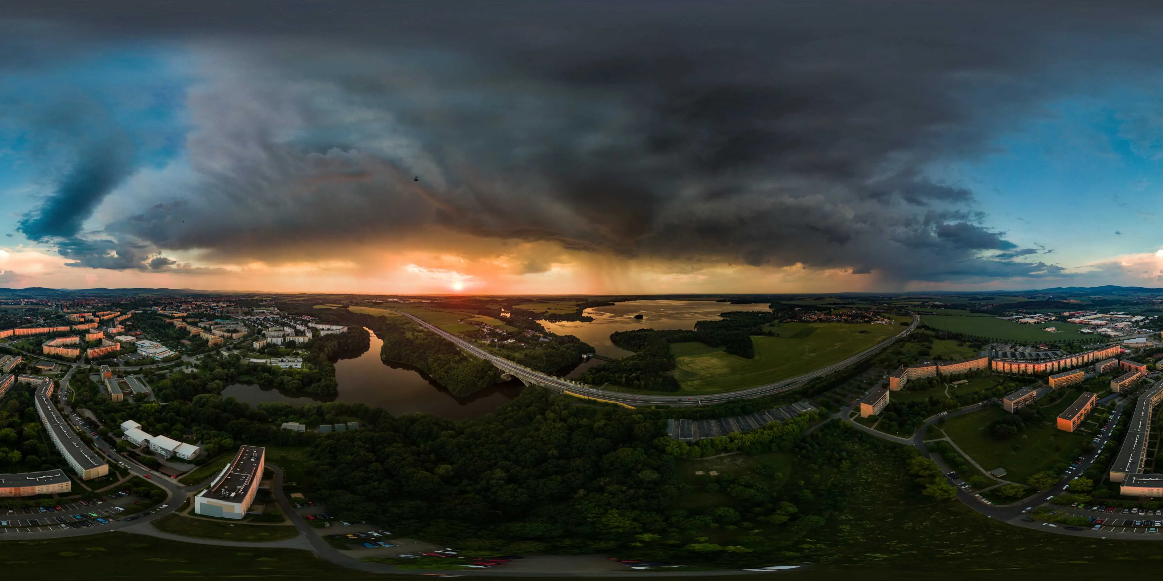 360 Grad Panorama Ansicht: Sonnenuntergang in Frühling 2016