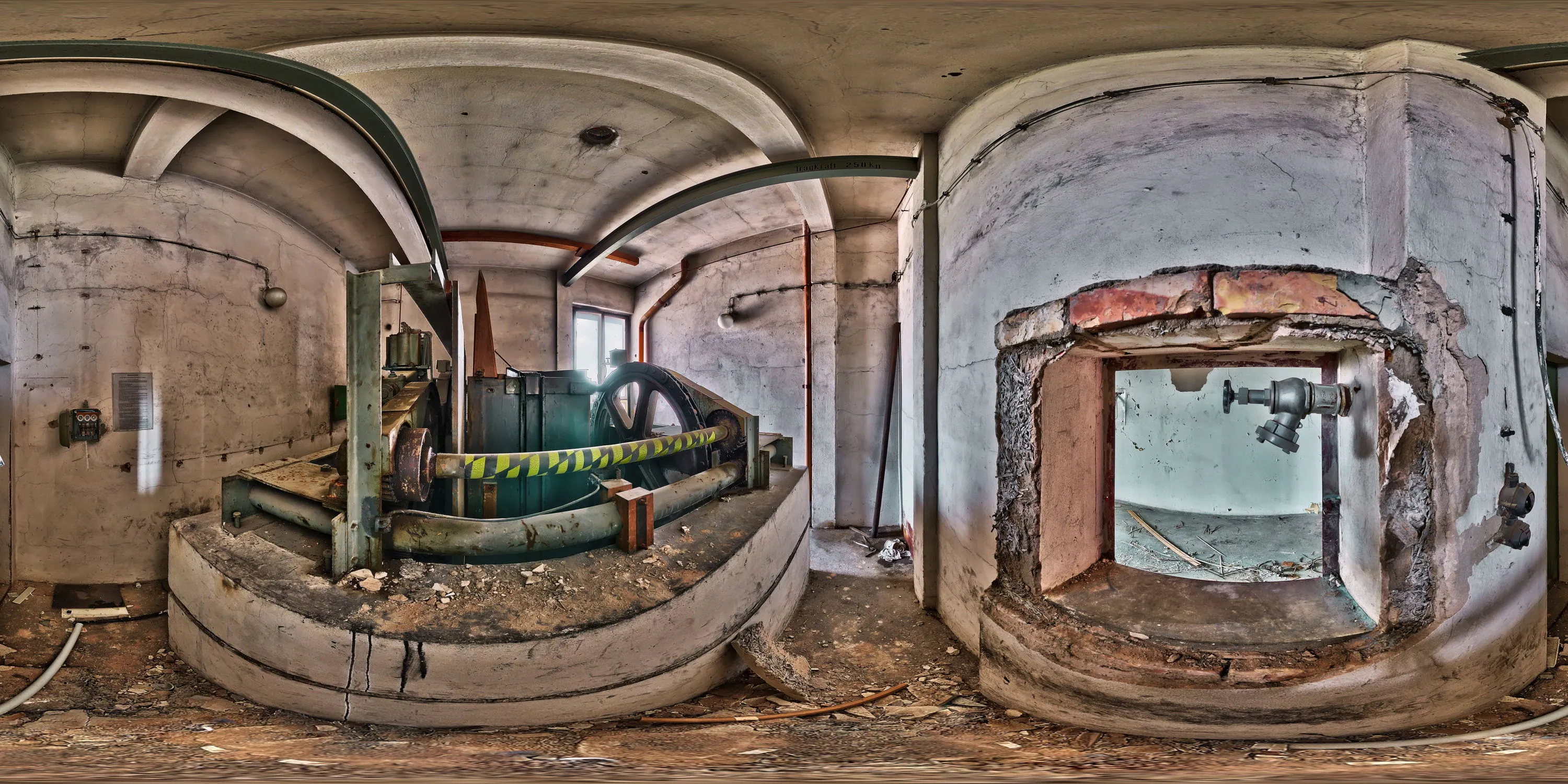 360 Grad Panorama Ansicht: Paternosterbetriebsraum in VEB Strömungsmaschinen Pirna