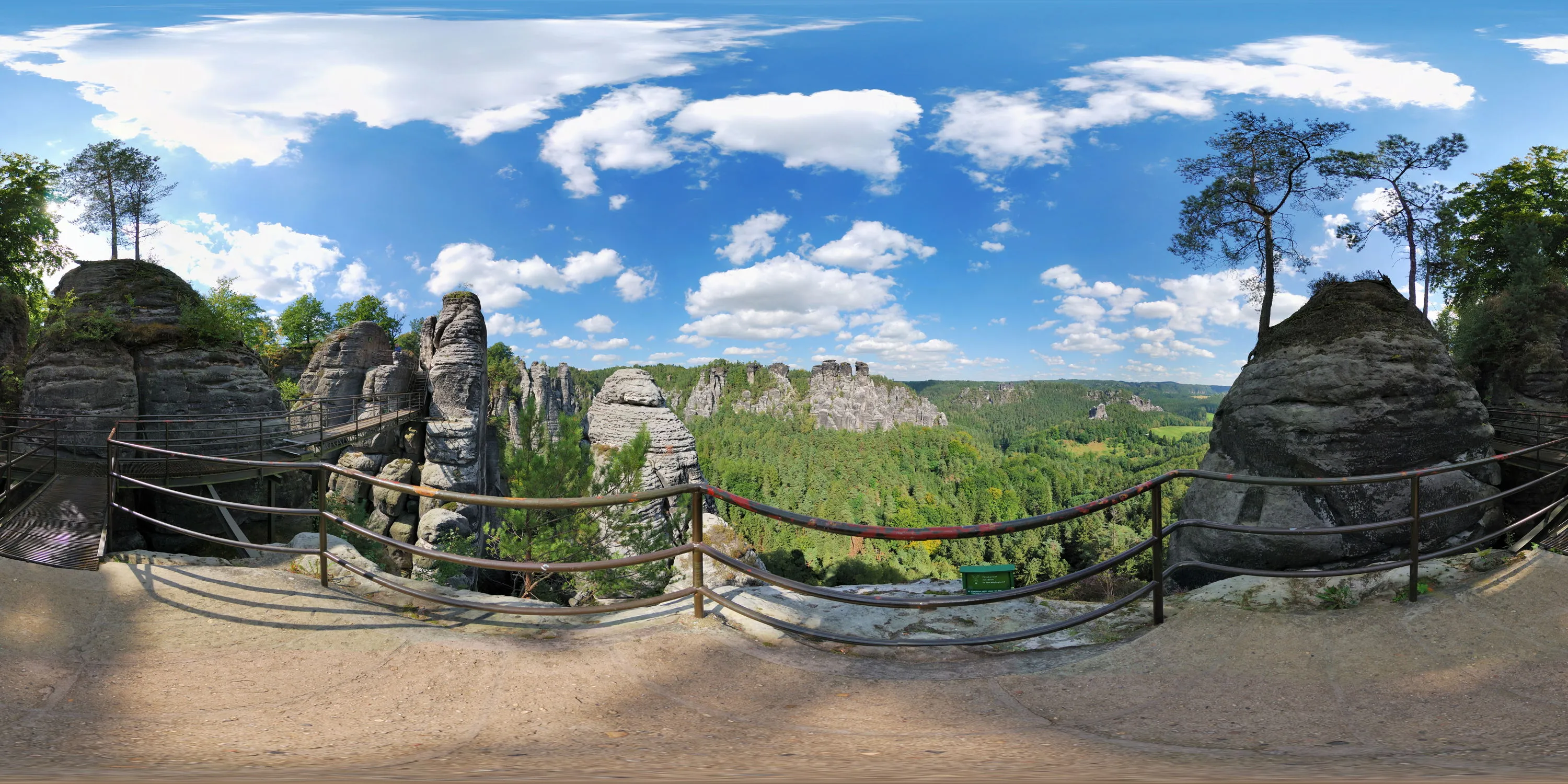 360 Grad Panorama Ansicht: Felskanzel mit Blick Wehlgrund in Felsenburg Neurathen