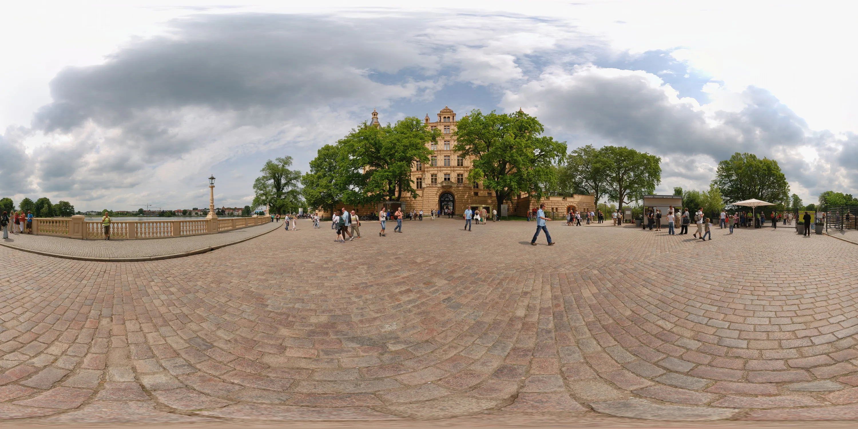360 Grad Panorama Ansicht: Schloß Südseite in Schwerin