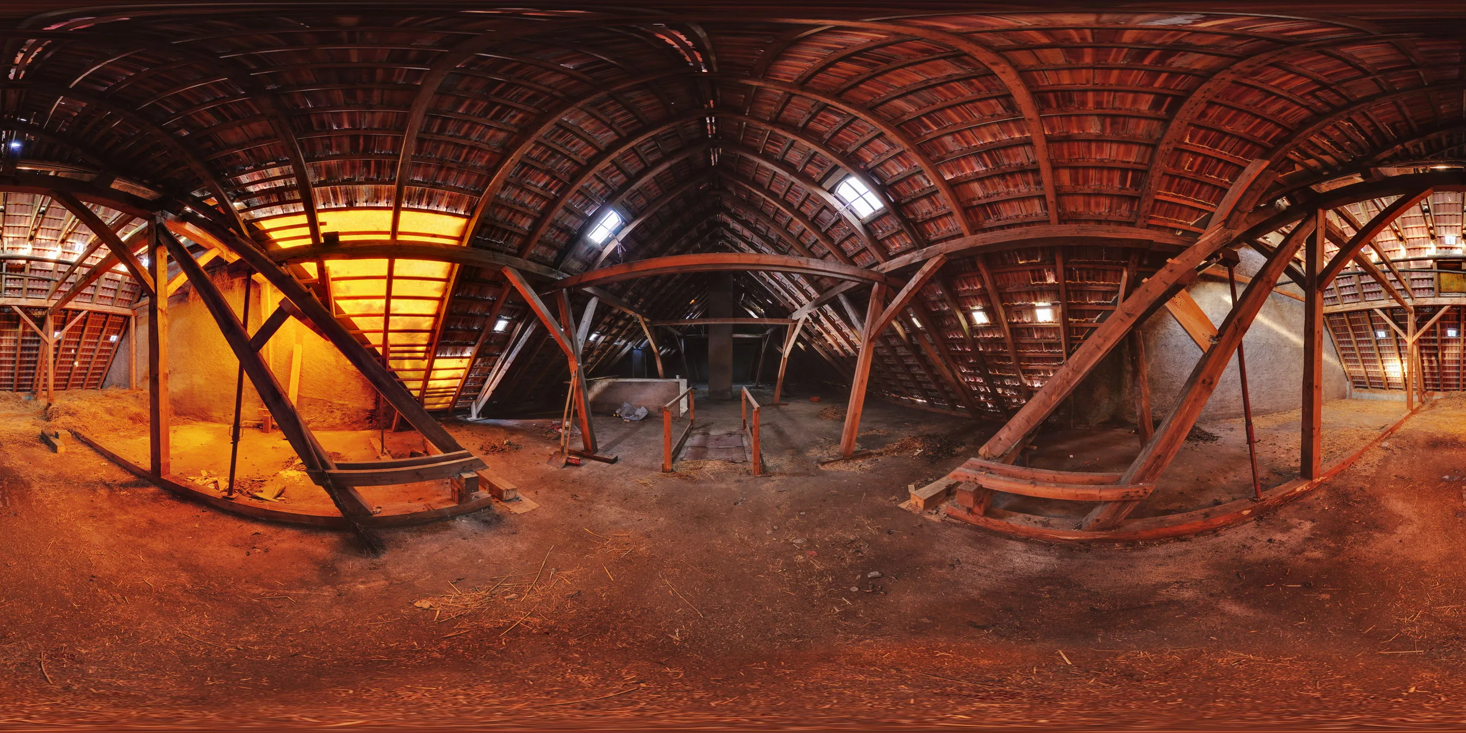 360 Grad Panorama Ansicht: Heuboden in Schloss und Gestüt Lehn