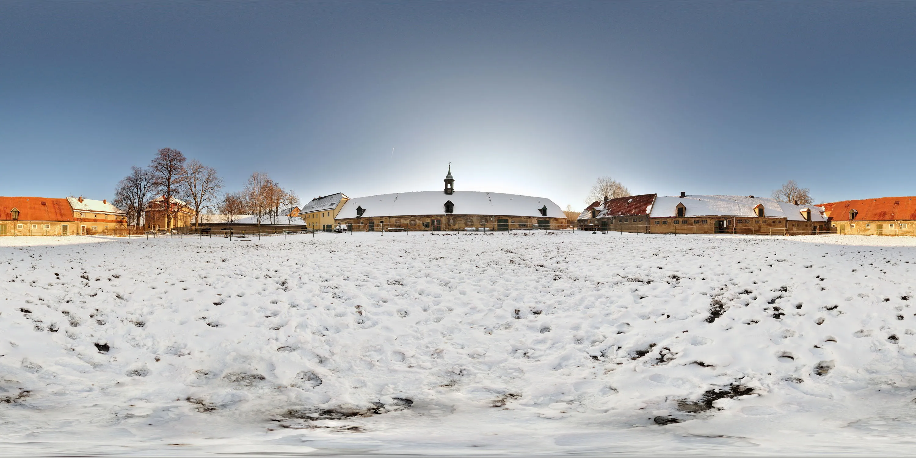 360 Grad Panorama Ansicht: Koppel in Schloss und Gestüt Lehn