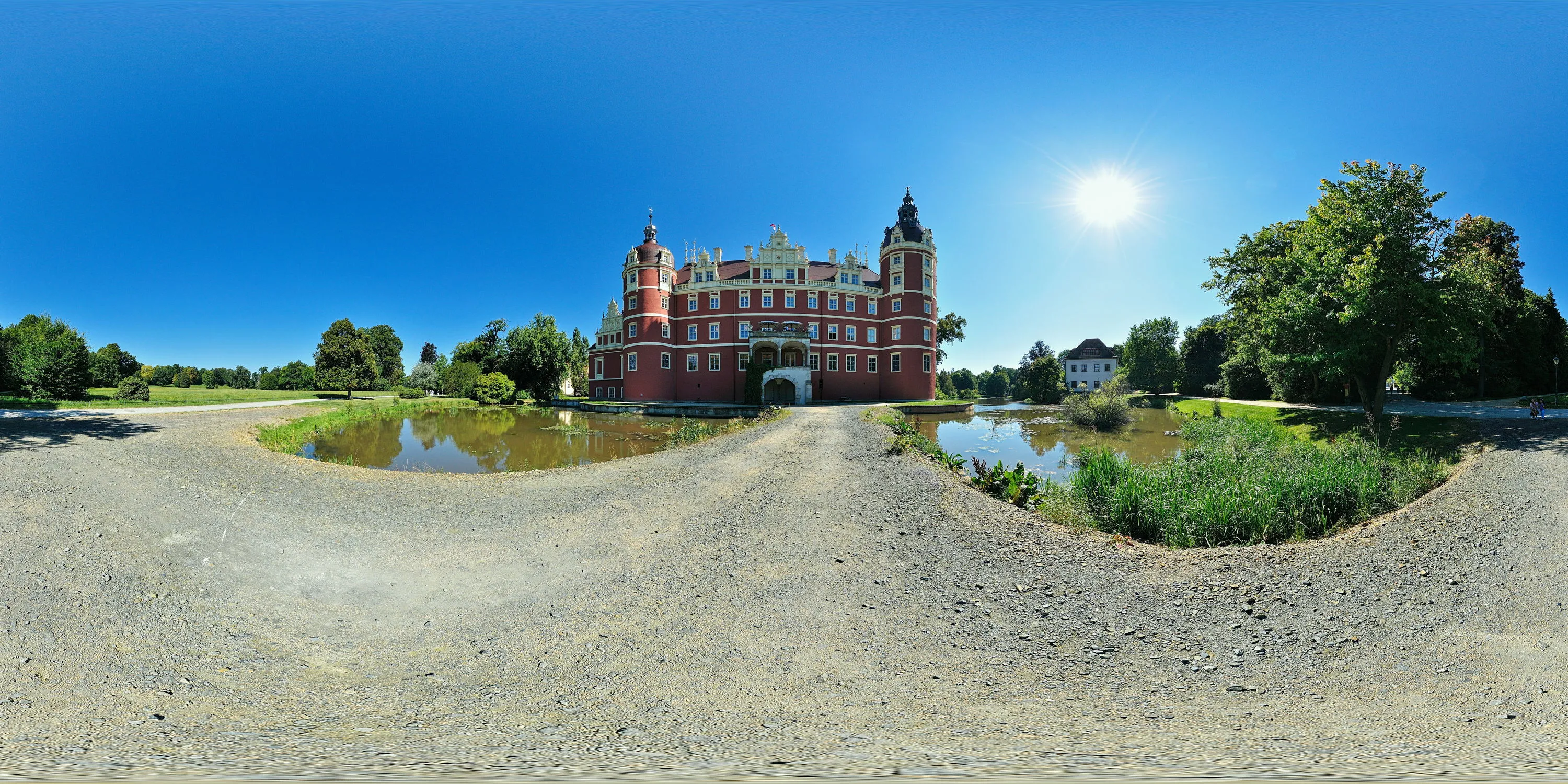 360 Grad Panorama Ansicht: Schloss Muskau - Westseite in Fürst Pückler Park