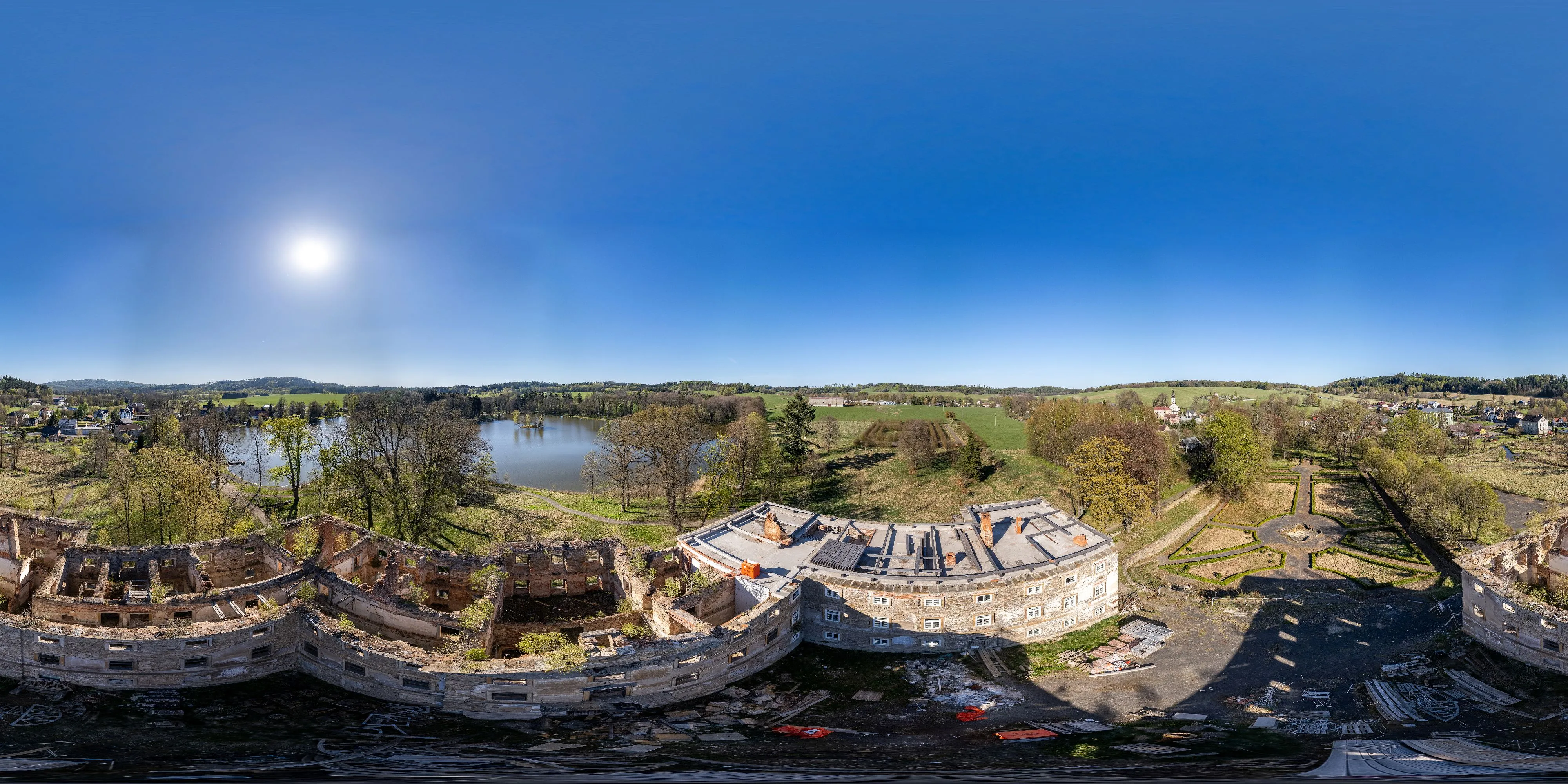 360 Grad Panorama Ansicht: Schloss Lipová (Hainspach) in Tschechien