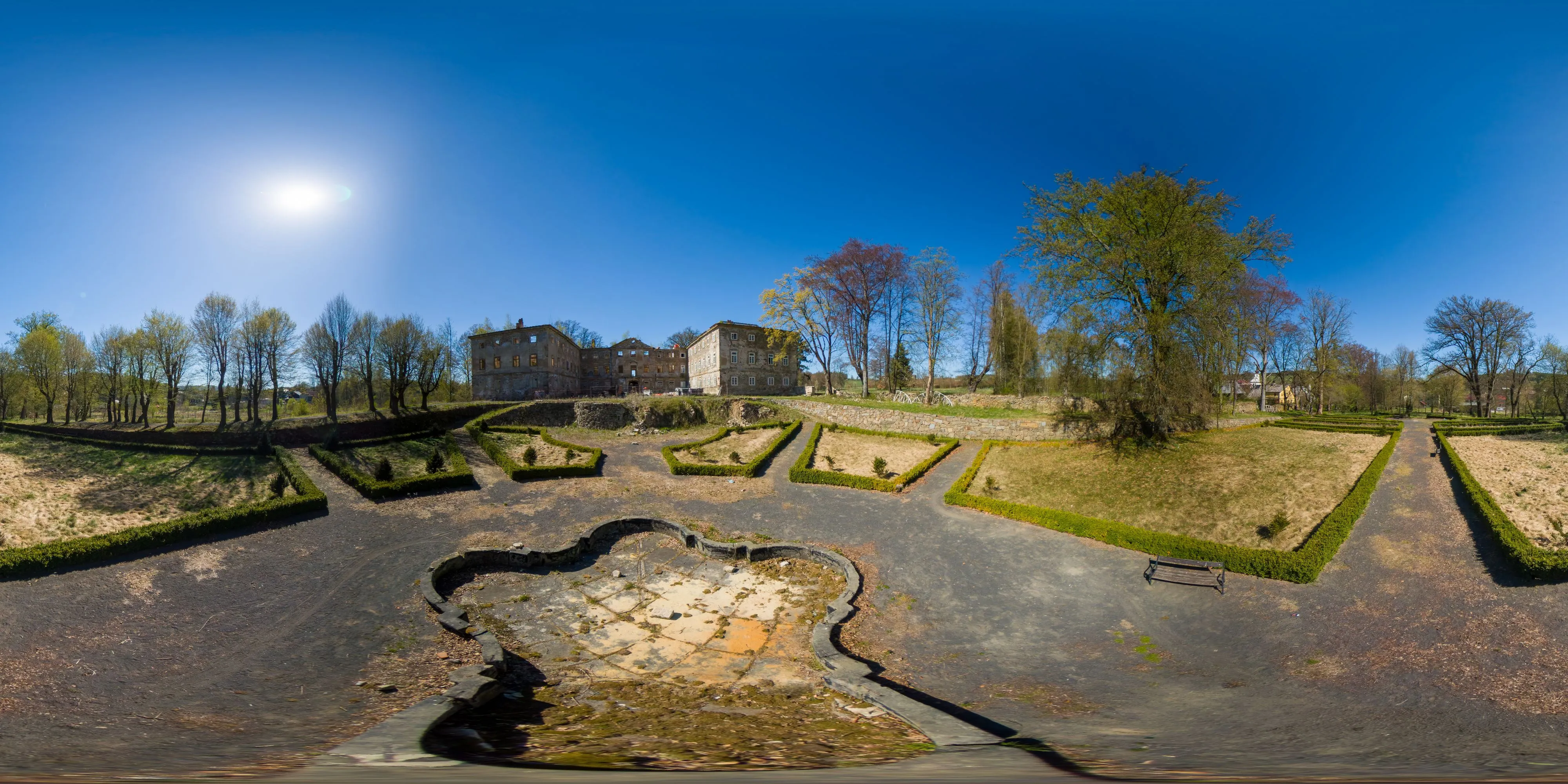 360 Grad Panorama Ansicht: Schloss Lipová (Hainspach) - Schlossgarten in Tschechien