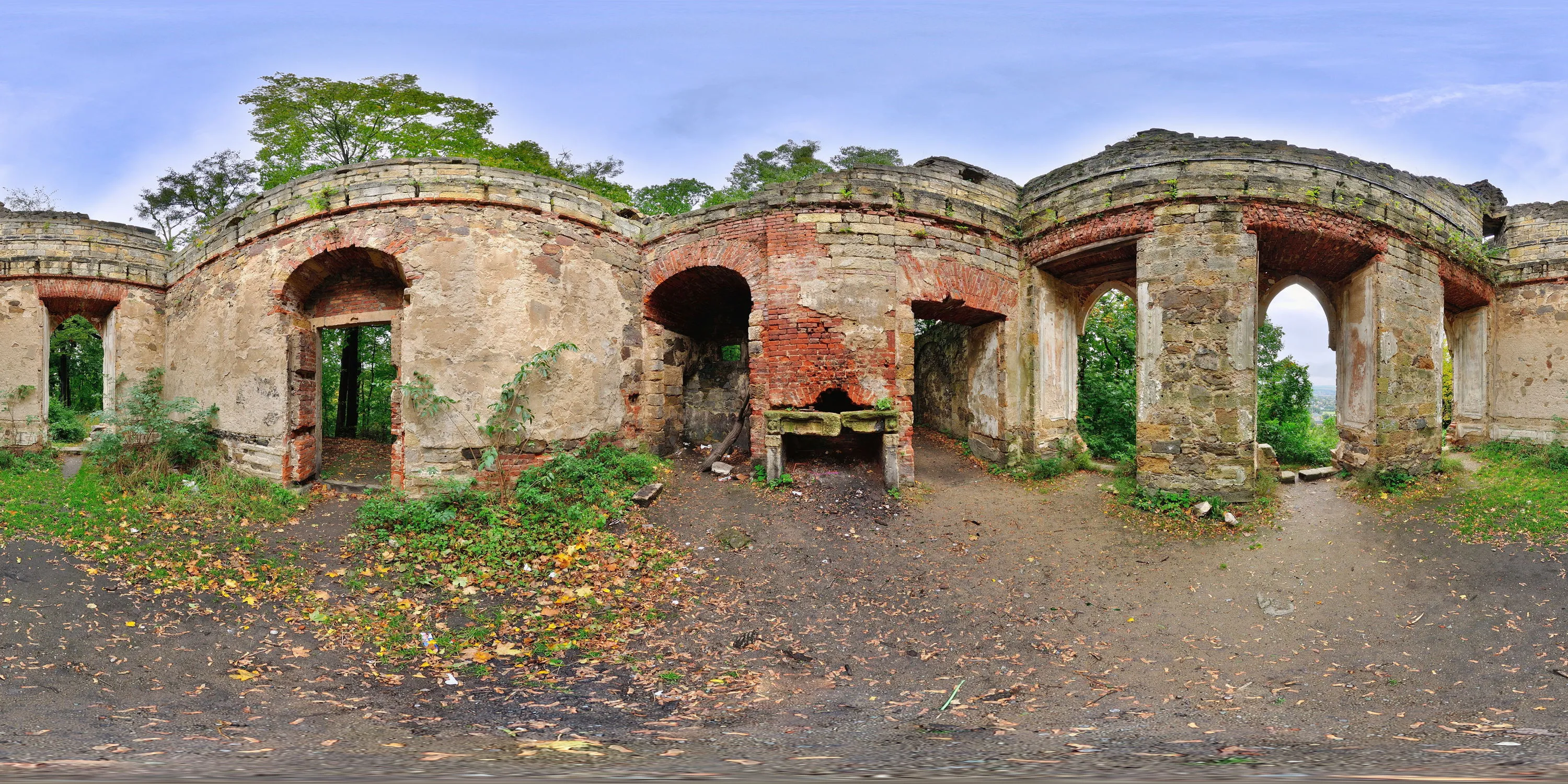360 Grad Panorama Ansicht: künstliche Burgruine Pillnitz 3 in Sachsen