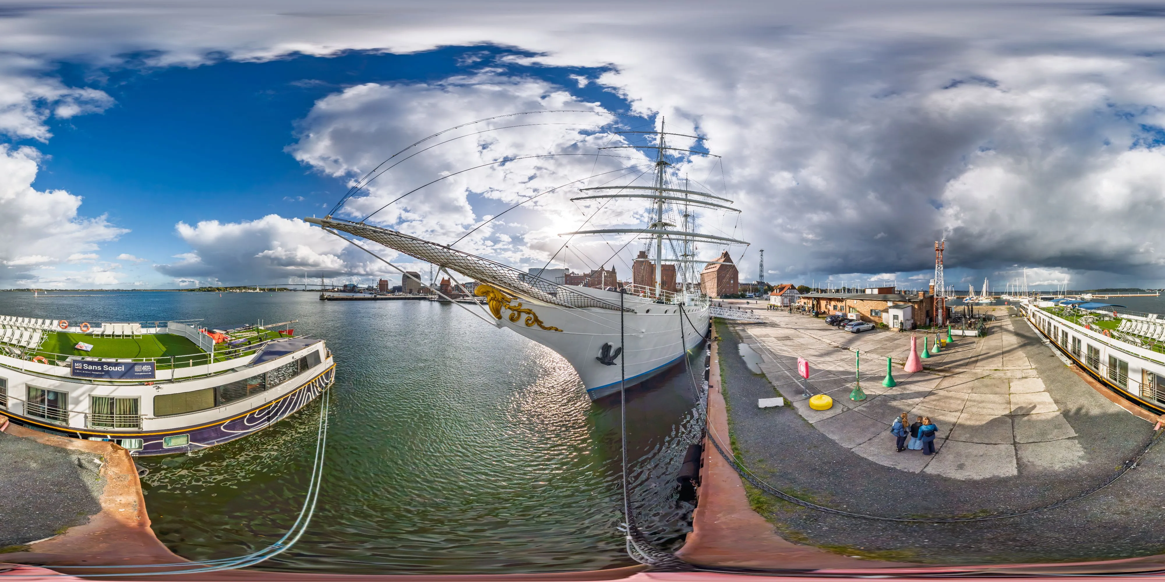 360° Panorama Ansicht: Hafeninsel - Flusskreuzfahrtschiff MS San Souci