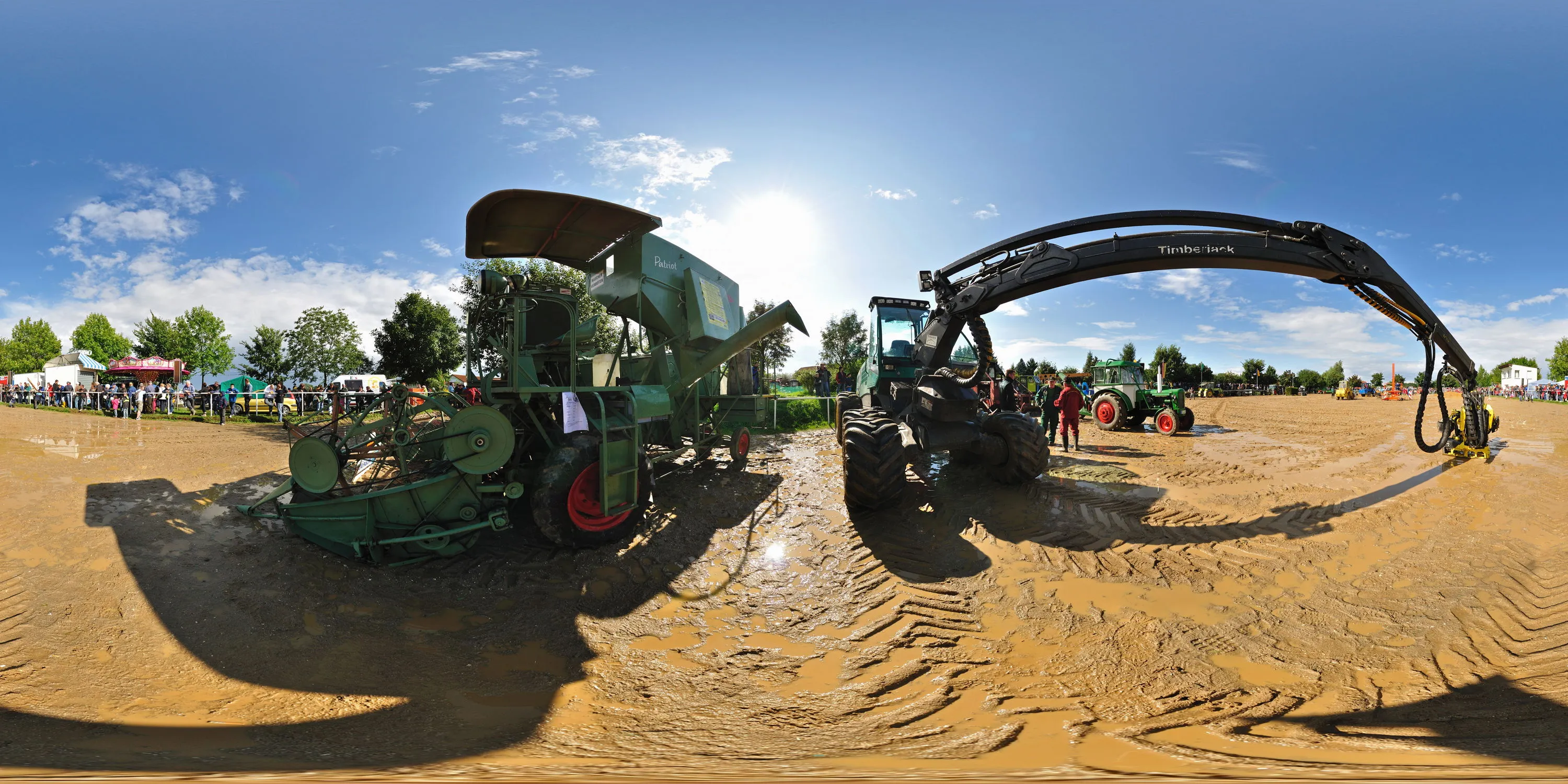 360 Grad Panorama Ansicht: Mähdrescher Patriot in Traktortreffen Kemnitz 2010
