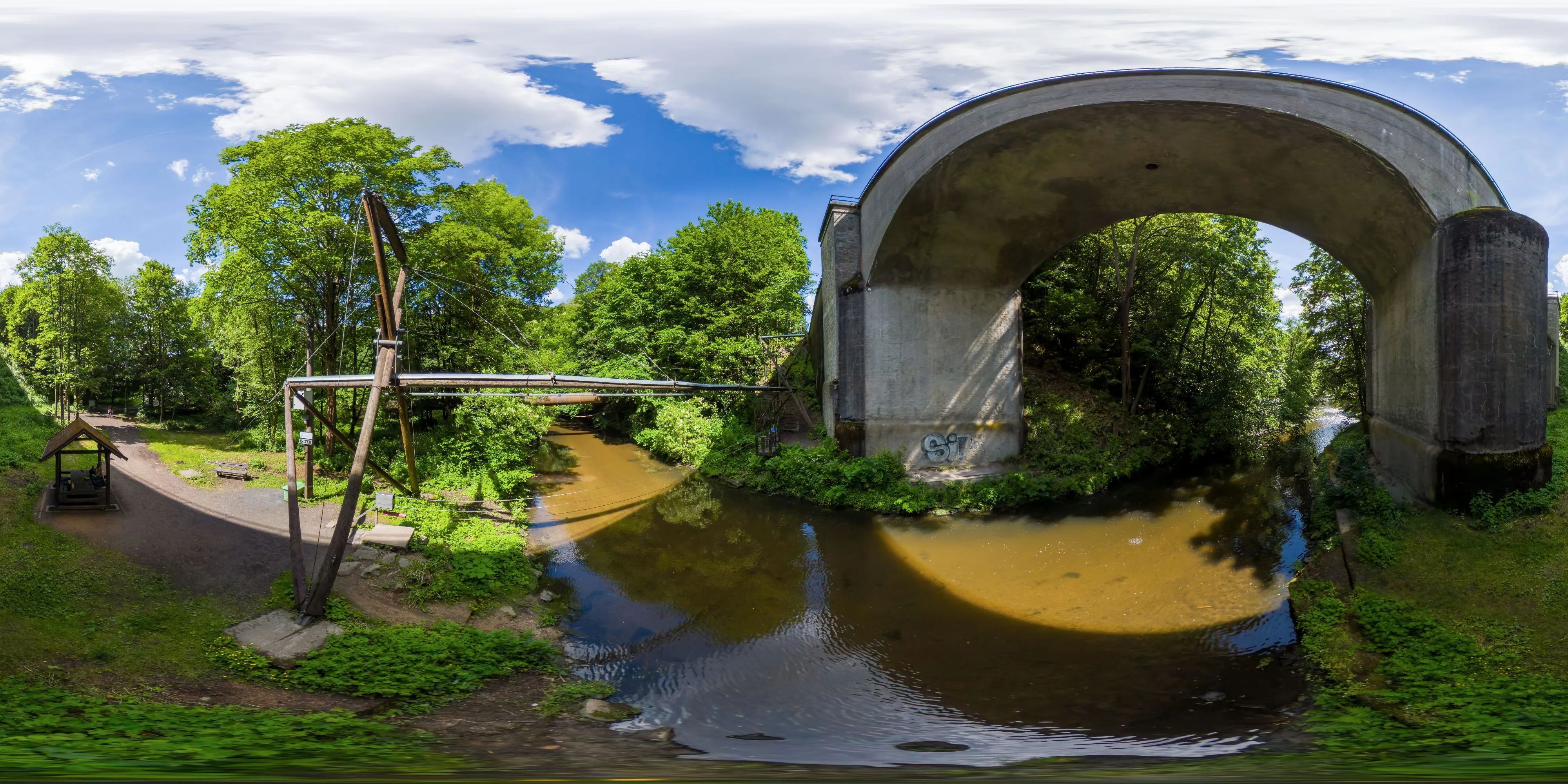 360 Grad Panorama Ansicht: Transbordér bei der Burgruine Hamrštejn in Tschechien
