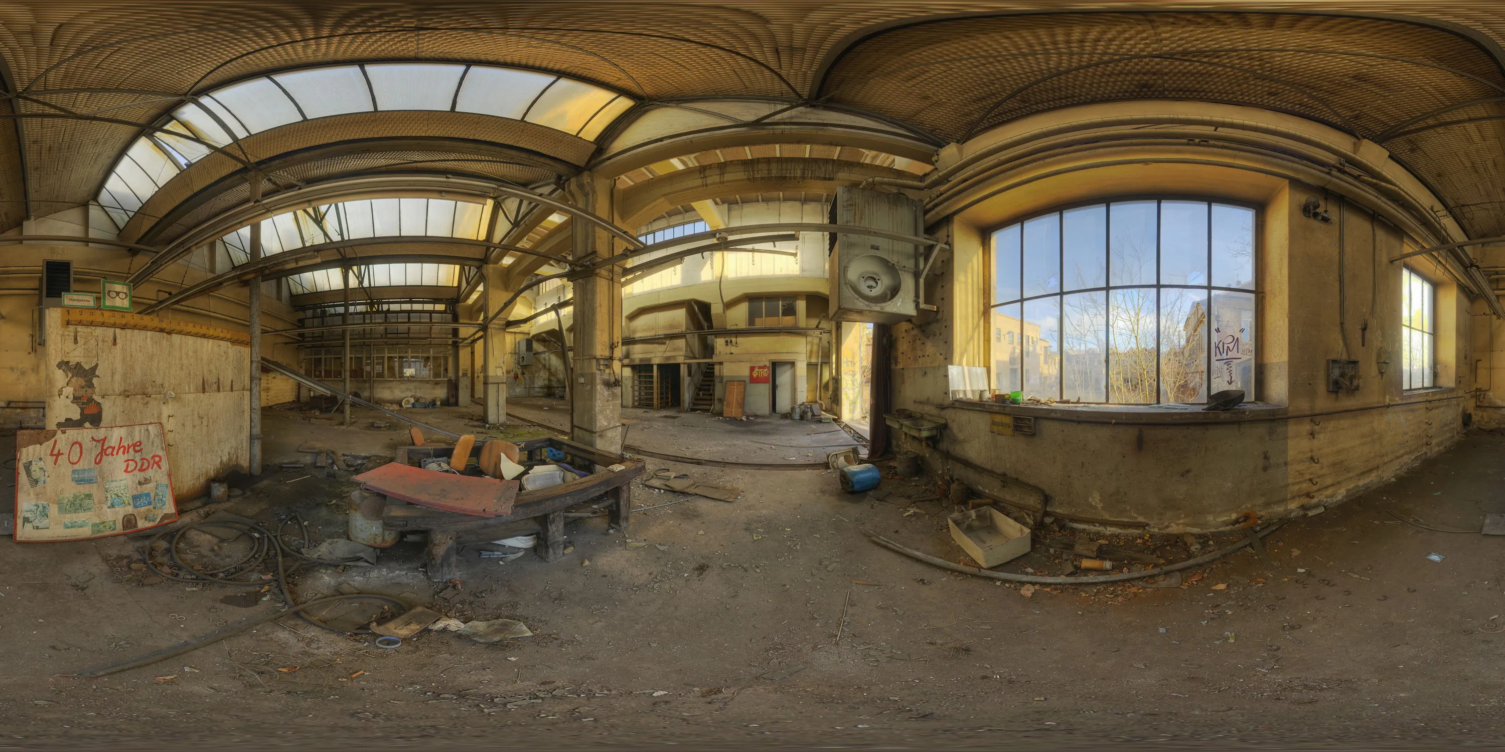 360 Grad Panorama Ansicht: Alte Gießerei - Schlosserwerkstatt in HDR - Panoramen