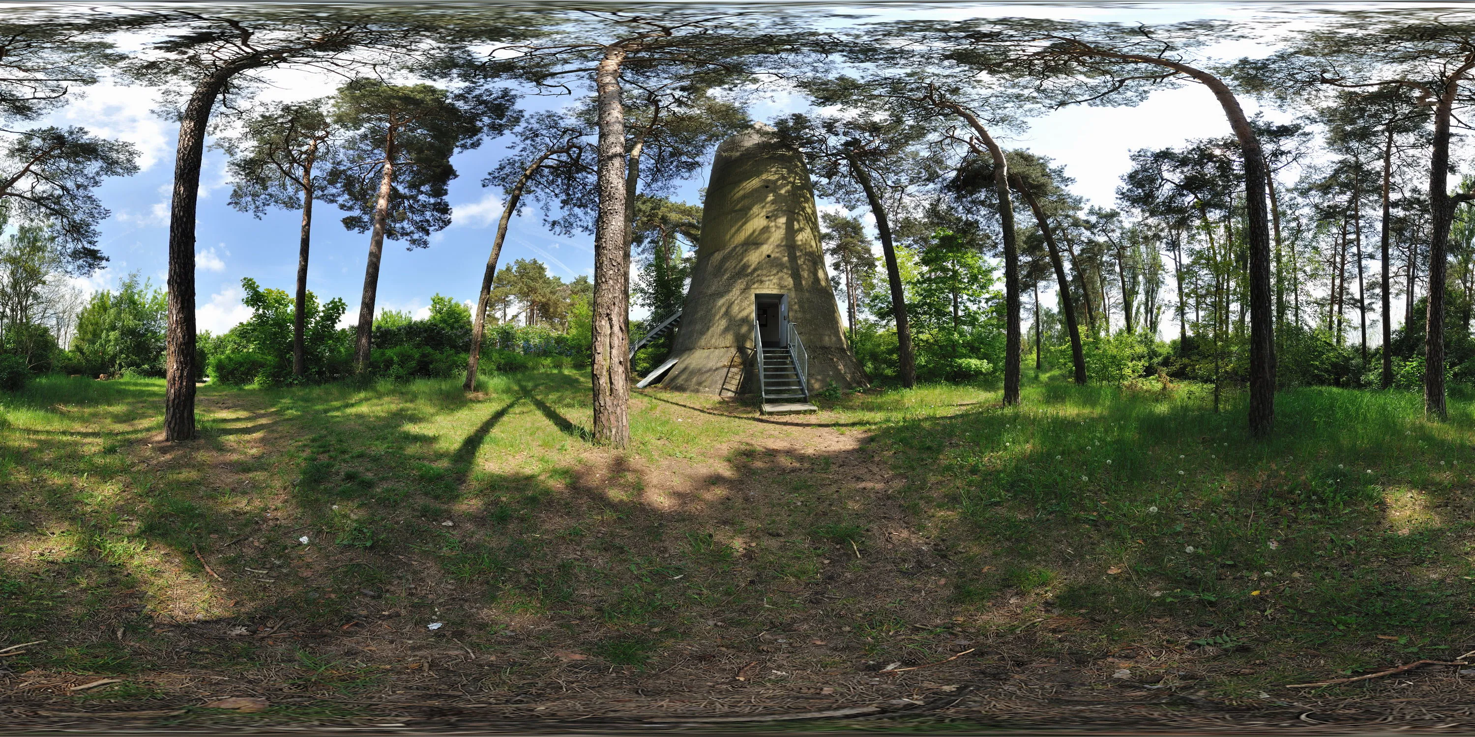 360 Grad Panorama Ansicht: Luftschutzturm der Bauart Winkel in Bunkerpark Wünsdorf