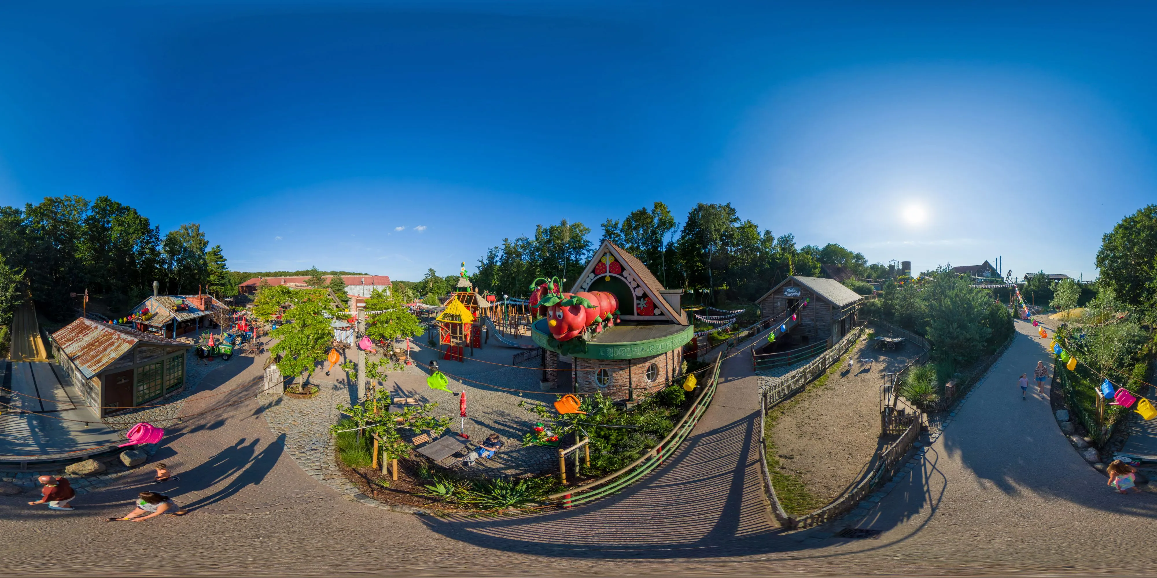 360° Panorama Ansicht: Karls Erlebnis-Dorf - Zirkow - Raupenbahn