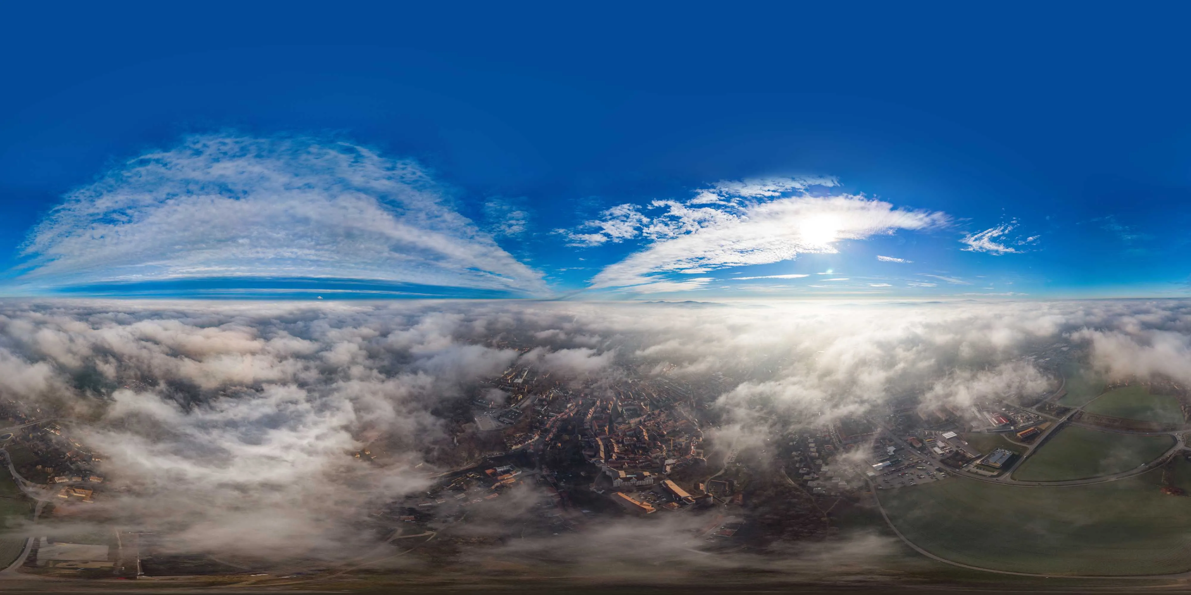 360 Grad Panorama Ansicht: Luftpanorama - Über den Wolken in Herbst 2018
