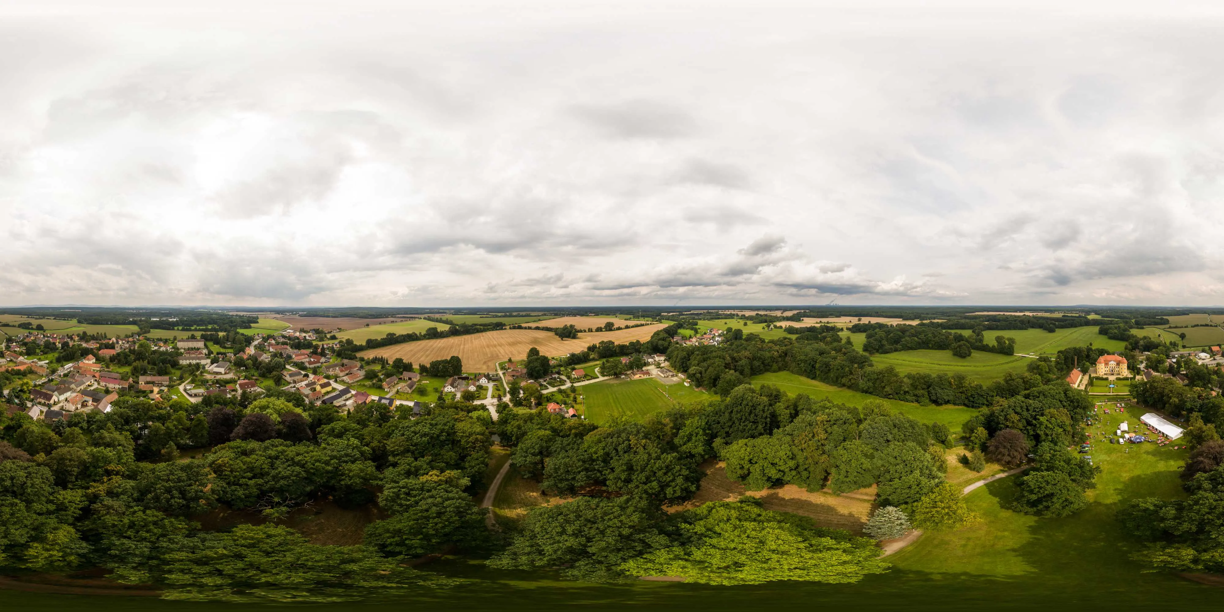 360 Grad Panorama Ansicht: Luftpanorama - Schloss Milkel in Oberlausitz