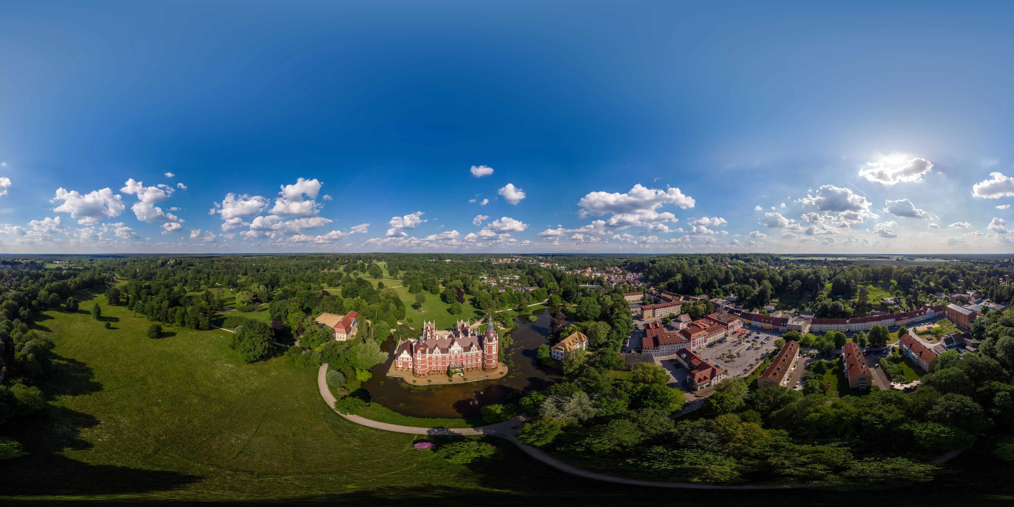 360 Grad Panorama Ansicht: Luftpanorama - Schloss Muskau in Fürst Pückler Park
