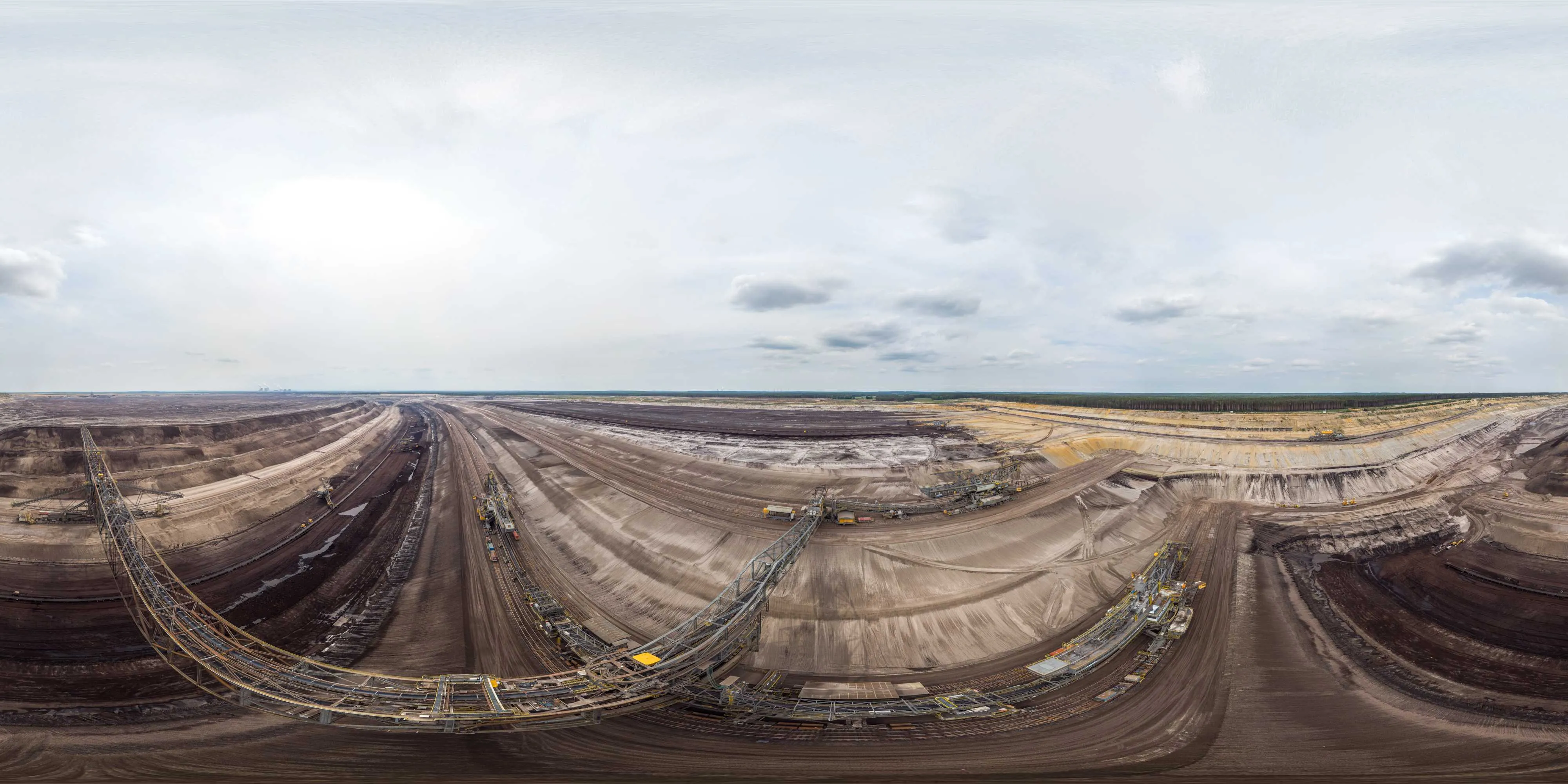 360 Grad Panorama Ansicht: Abraumförderbrücke F60 in Tagebau Nochten