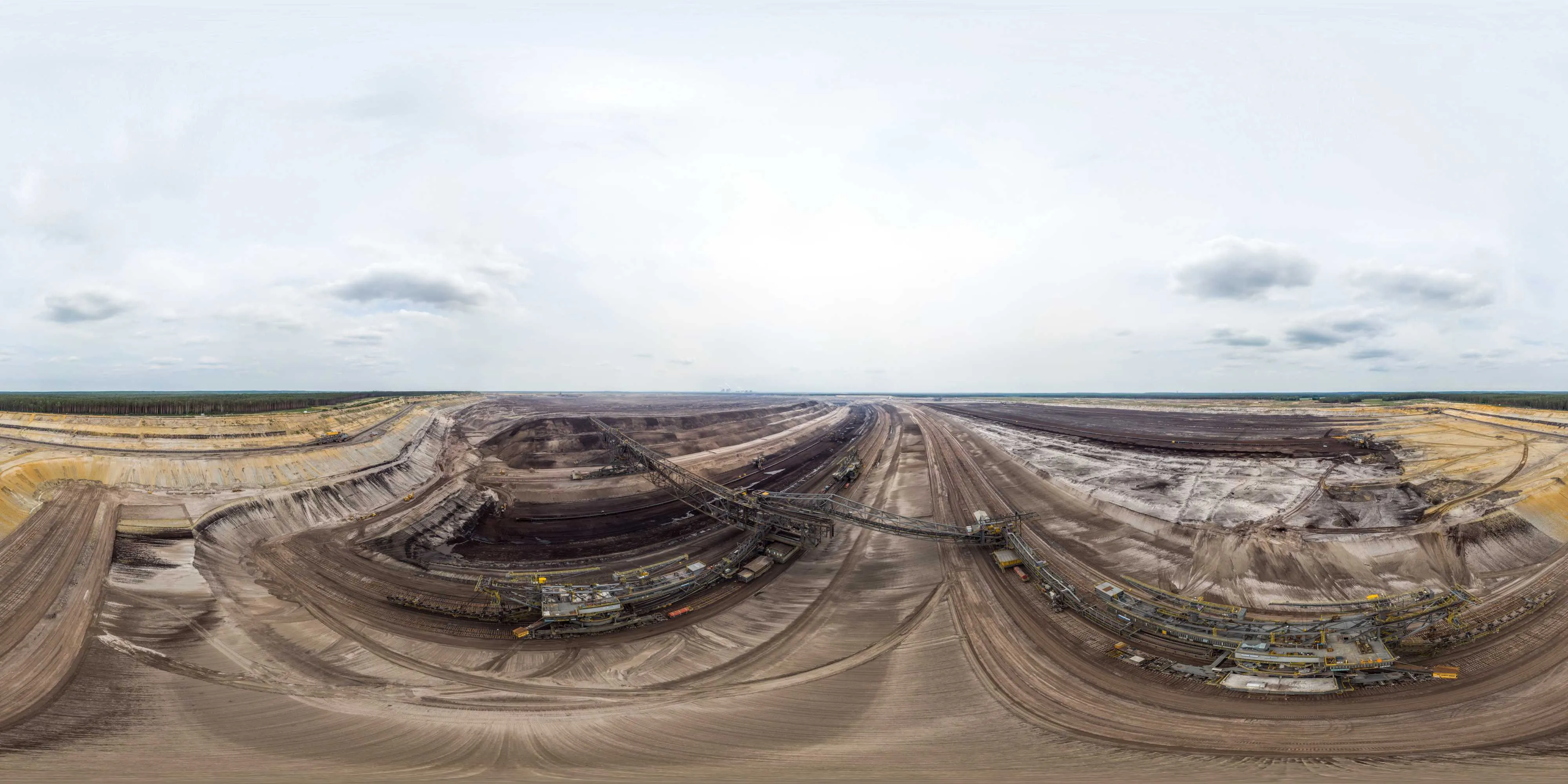 360 Grad Panorama Ansicht: Abraumförderbrücke F60 Nr. 33 in Tagebau Nochten