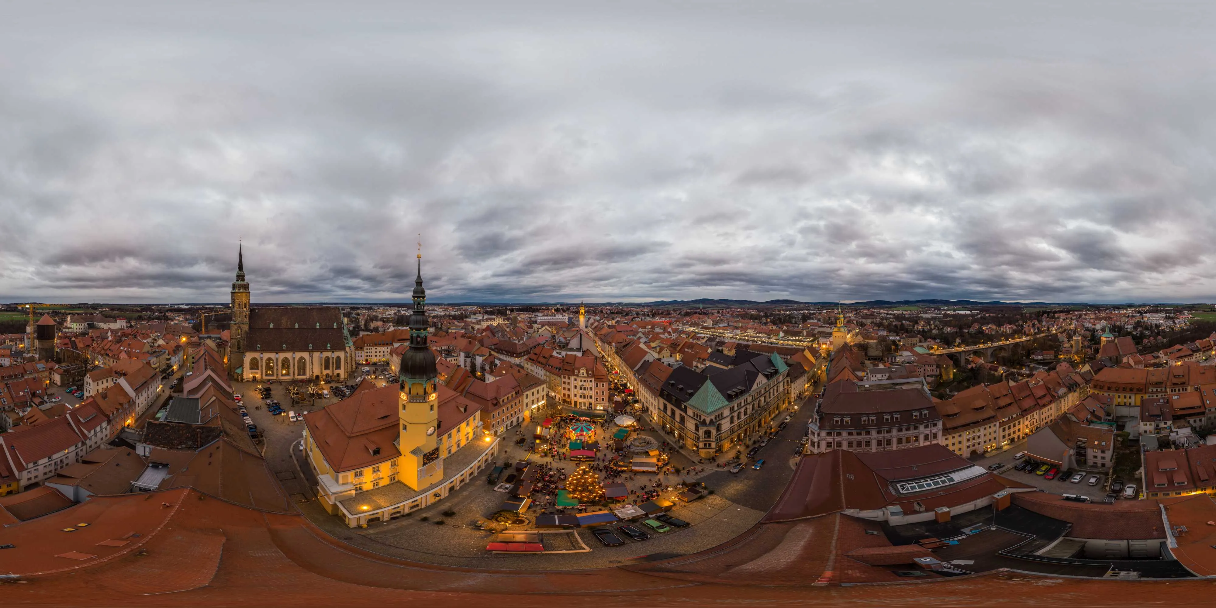 360 Grad Panorama Ansicht: Luftpanorama - 635. Bautzener Wenzelsmarkt auf dem Hauptmarkt in Winter 2018