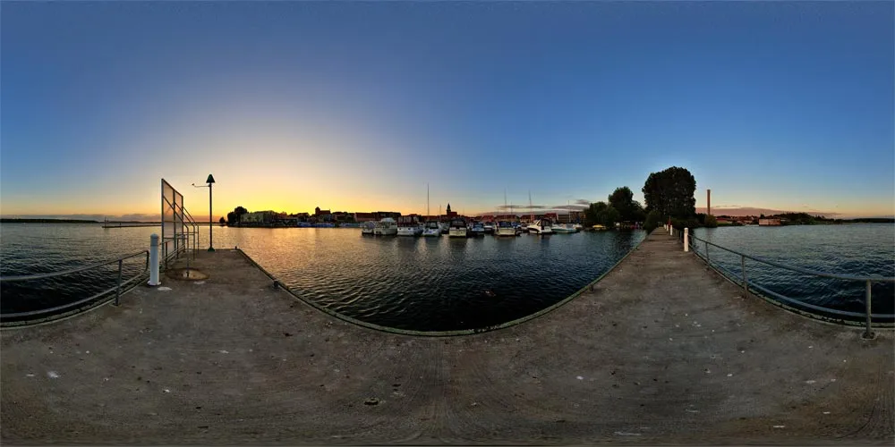360° Panorama: Hafenmole Abendstimmung in Waren (Müritz)