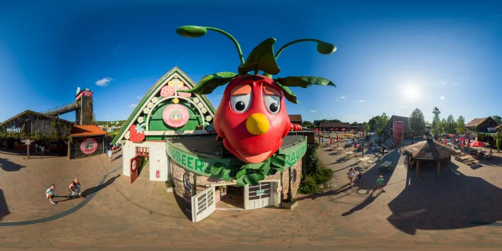 360° Panorama: Karls Erlebnis-Dorf - Koserow - Erdbeer-Raupenbahn in Insel Usedom